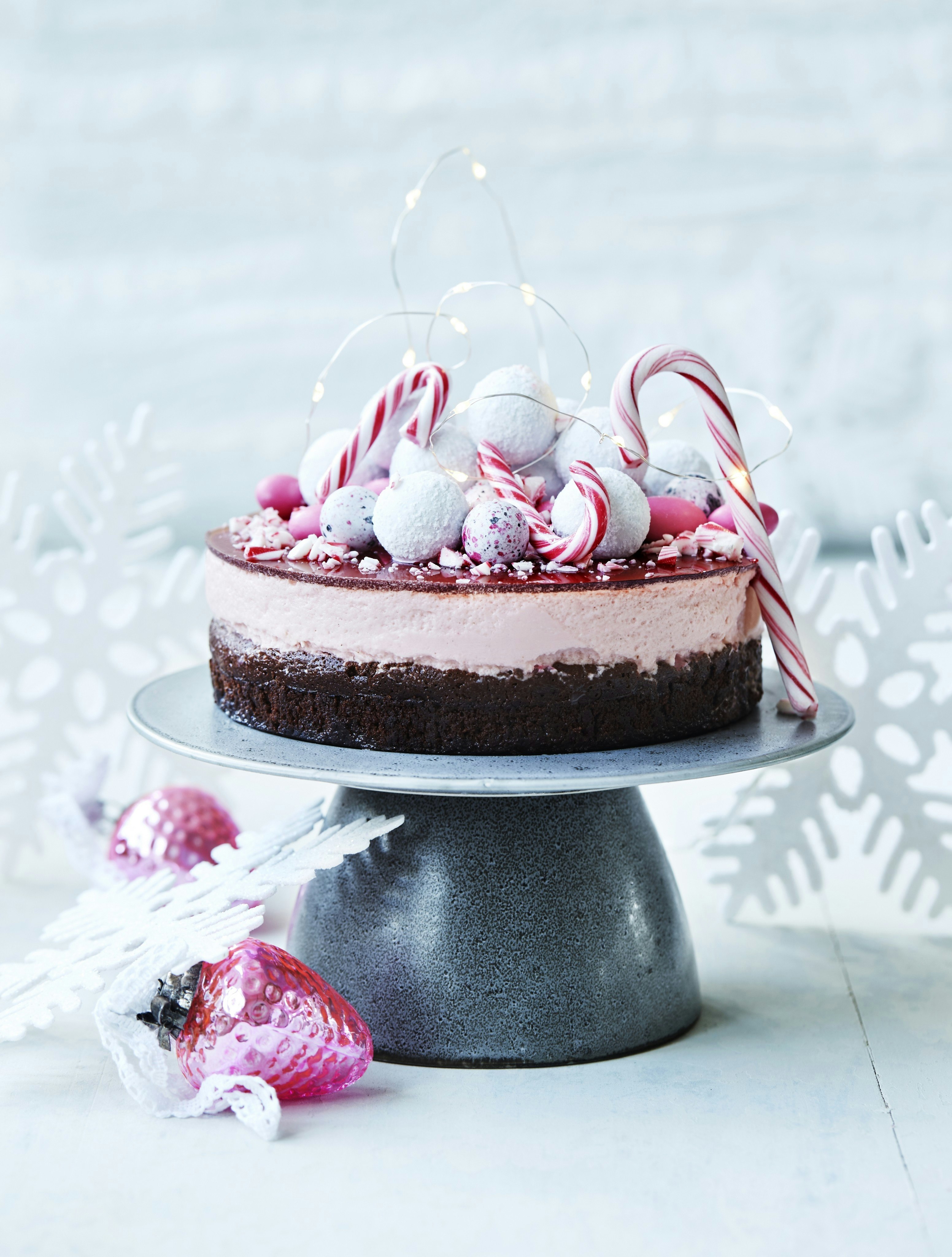 ukendt Messing fordomme Chokoladekage med kirsebærmousse og juleslik | SPIS BEDRE