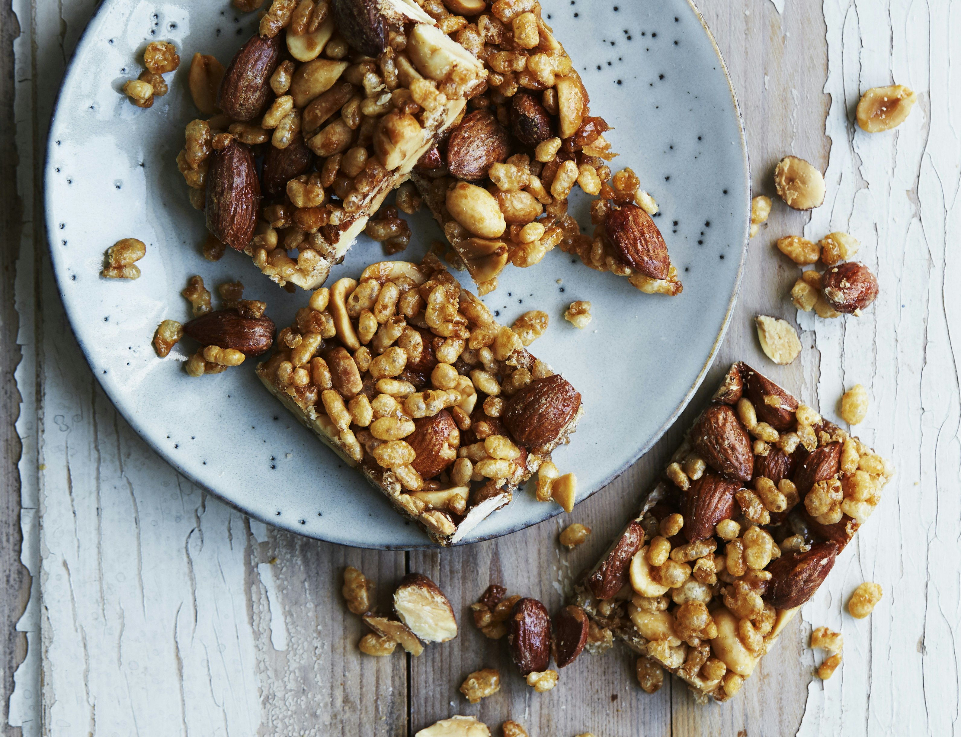 Myslibarer med nødder og Rice Krispies