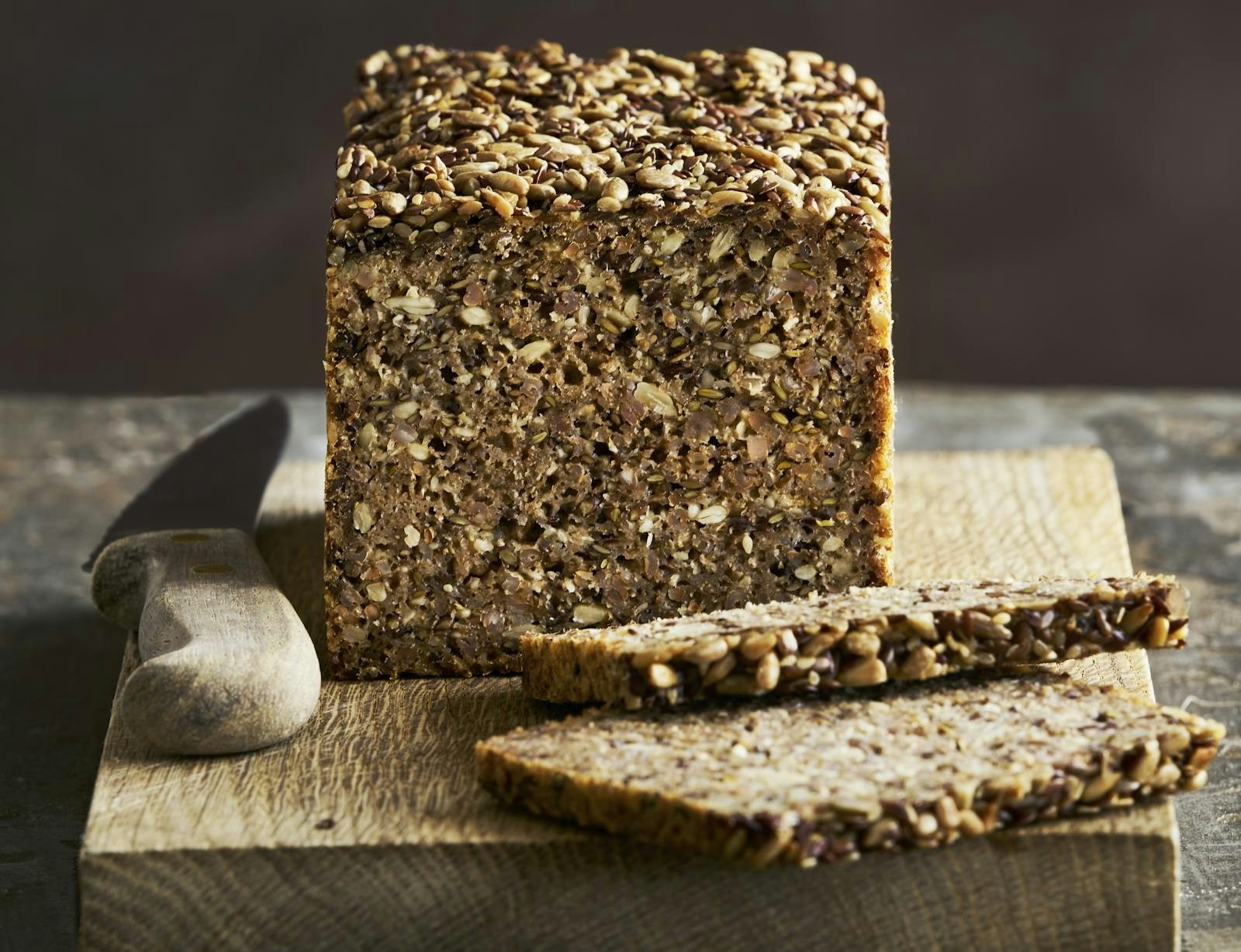 Nemt surdejsrugbrød med kerner