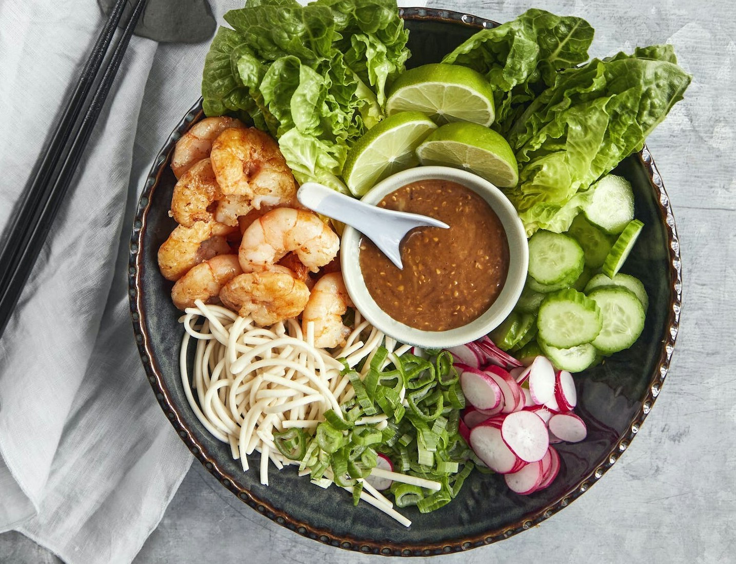 Nudelsalat med rejer og misodressing