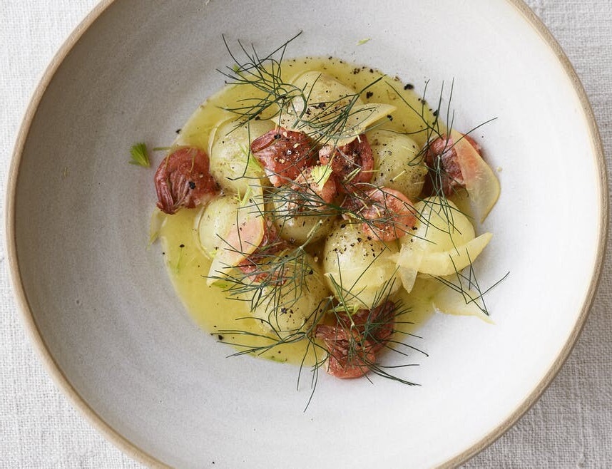 Nye kartofler med sprøde fjordrejer