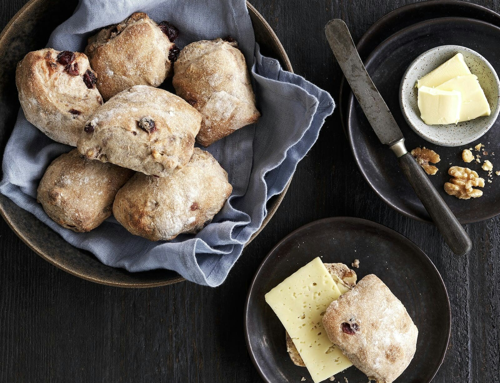 Ølandshvedestykker med valnødder og tranebær