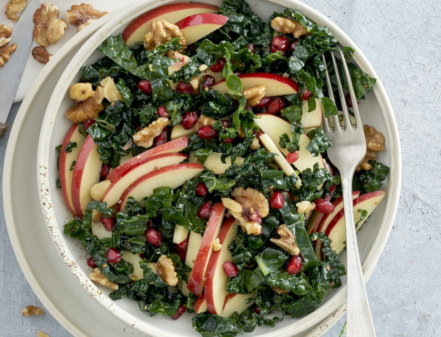 Palmekålssalat med æbler og valnødder