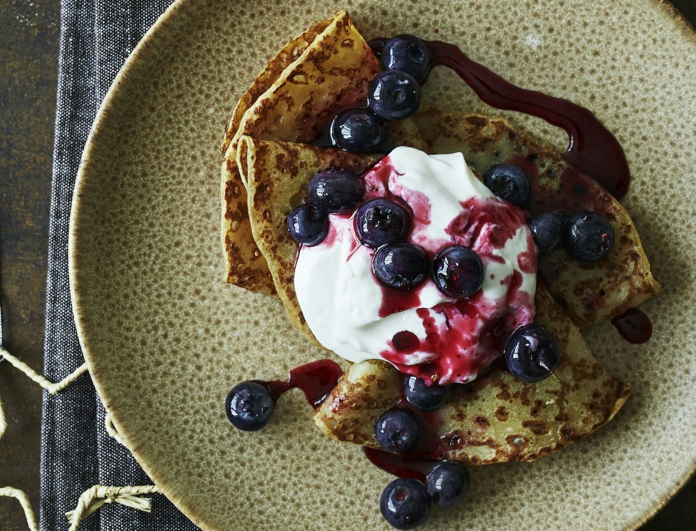 Pandekager med blåbær og yoghurt