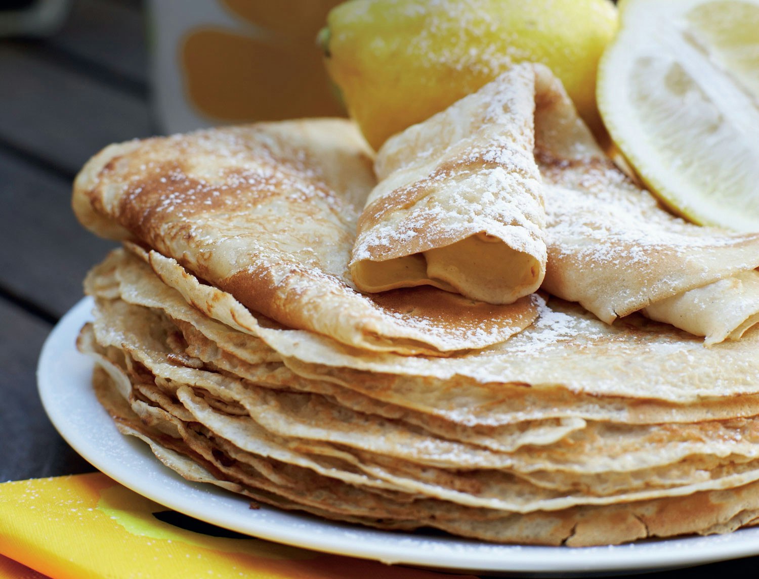 Pandekager med citronsaft og flormelis