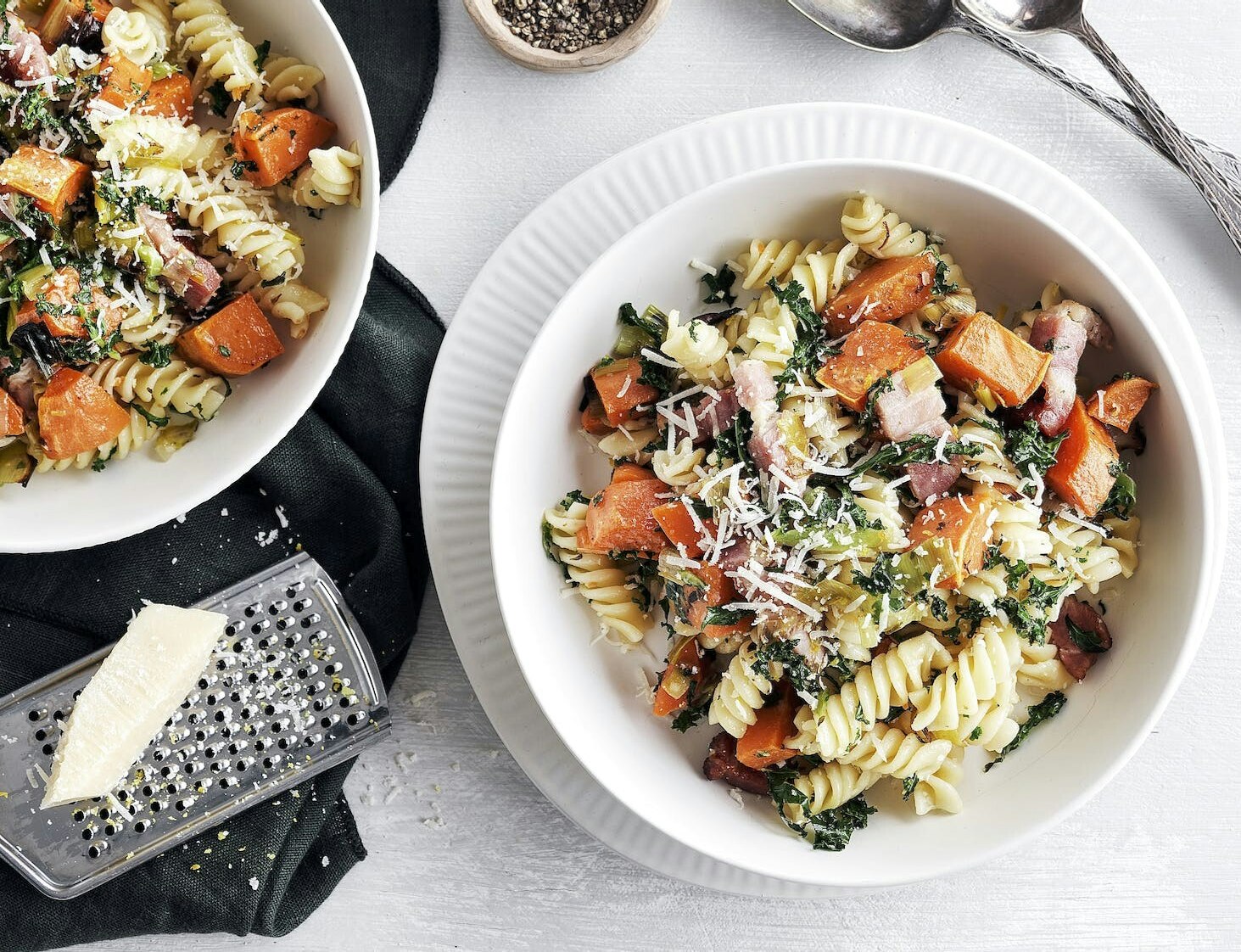 Pasta med bacon og søde kartofler