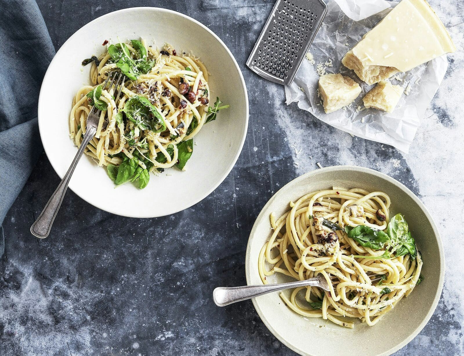 Pasta med hasselnødder og krydderurter