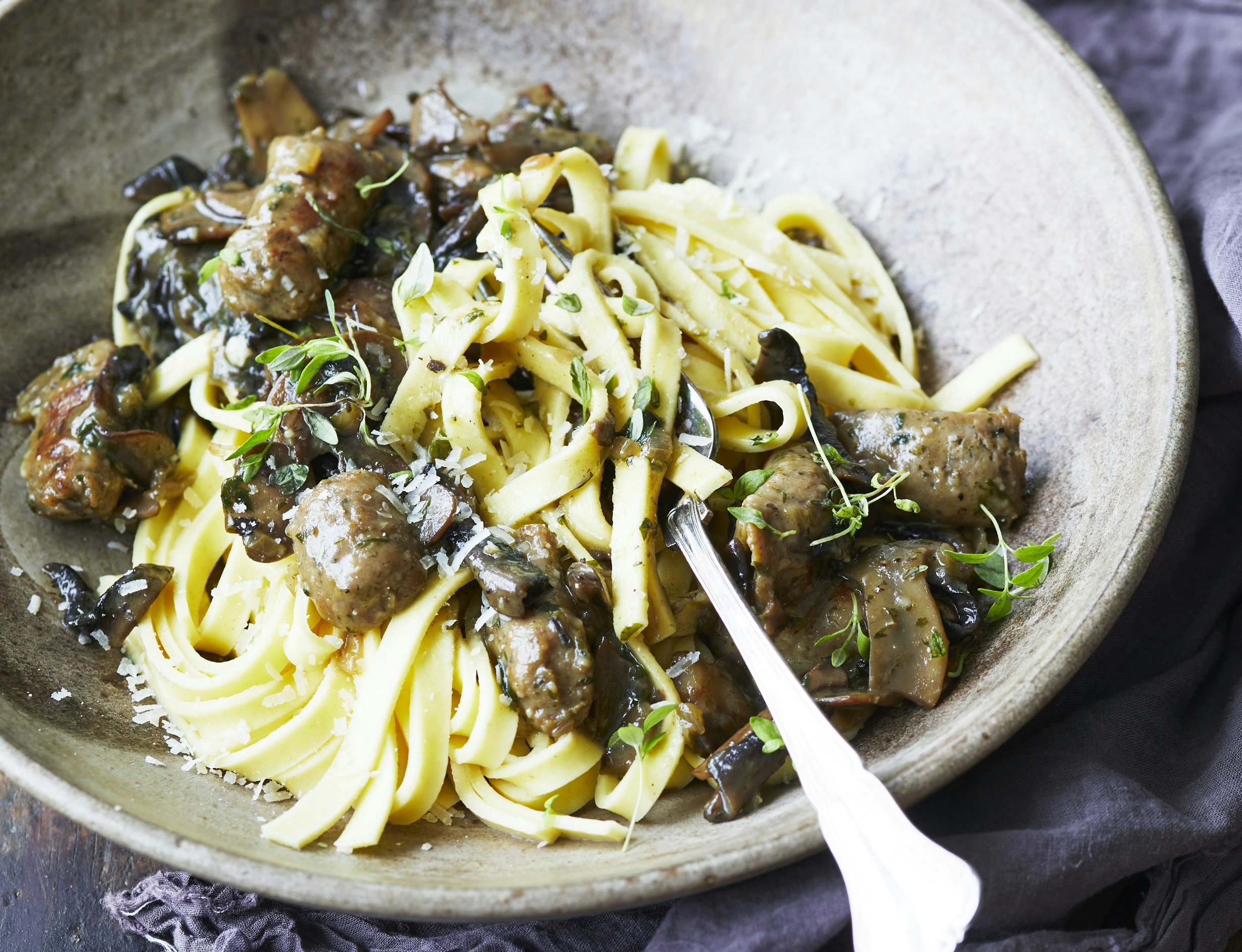 Pasta med svampe og italiensk pølse