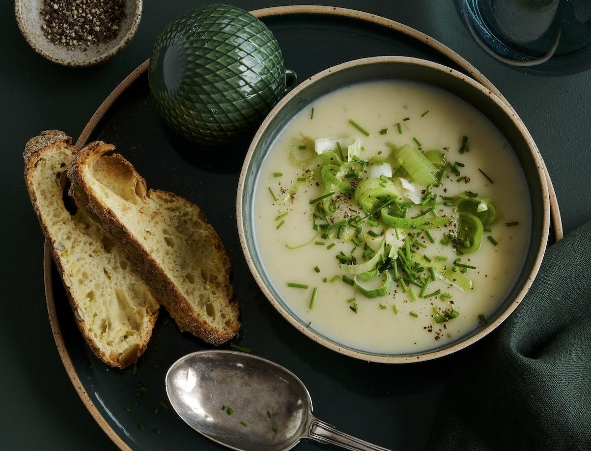 Pastinaksuppe med porrer og purløg