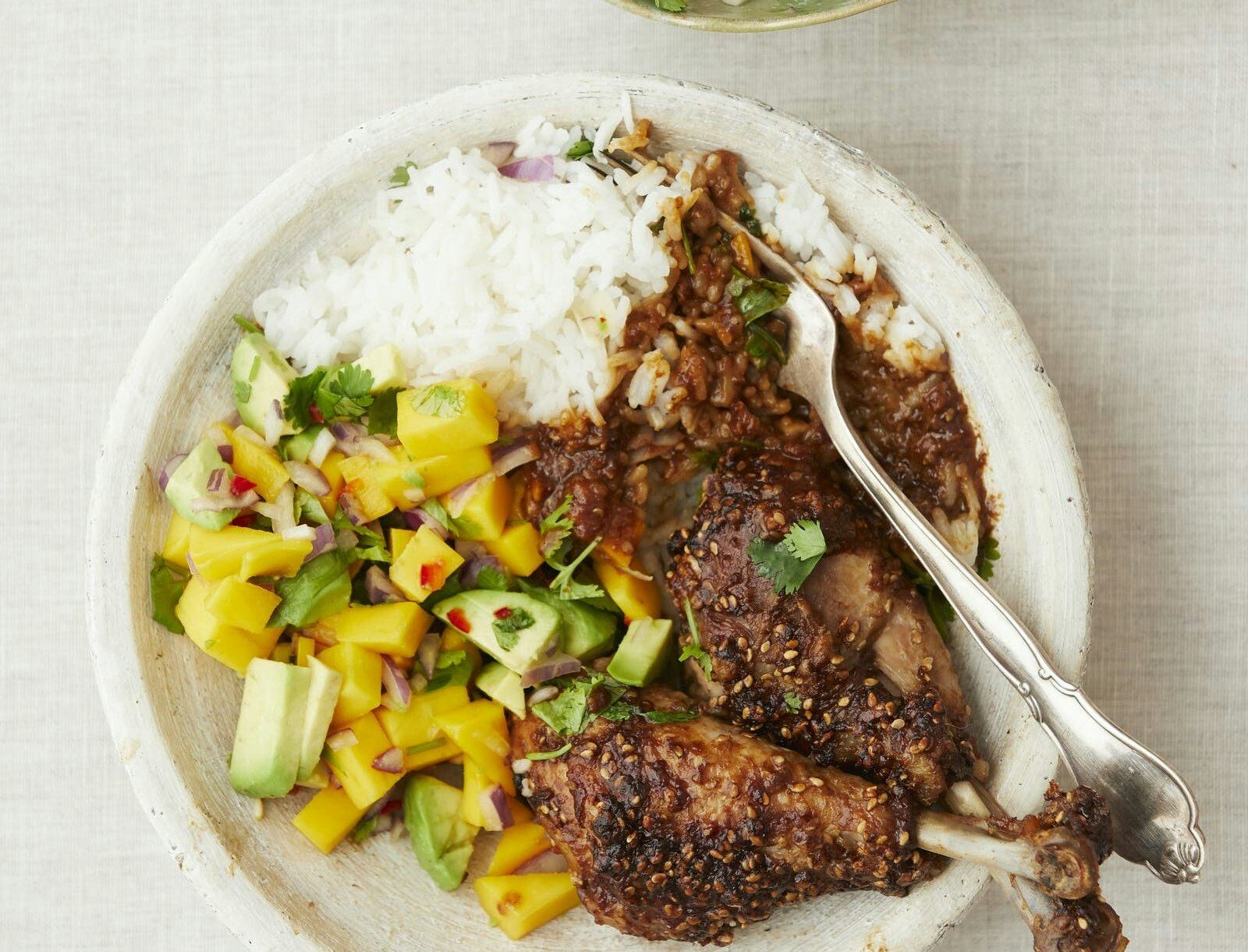 Peanut-kyllingelår med mangosalat