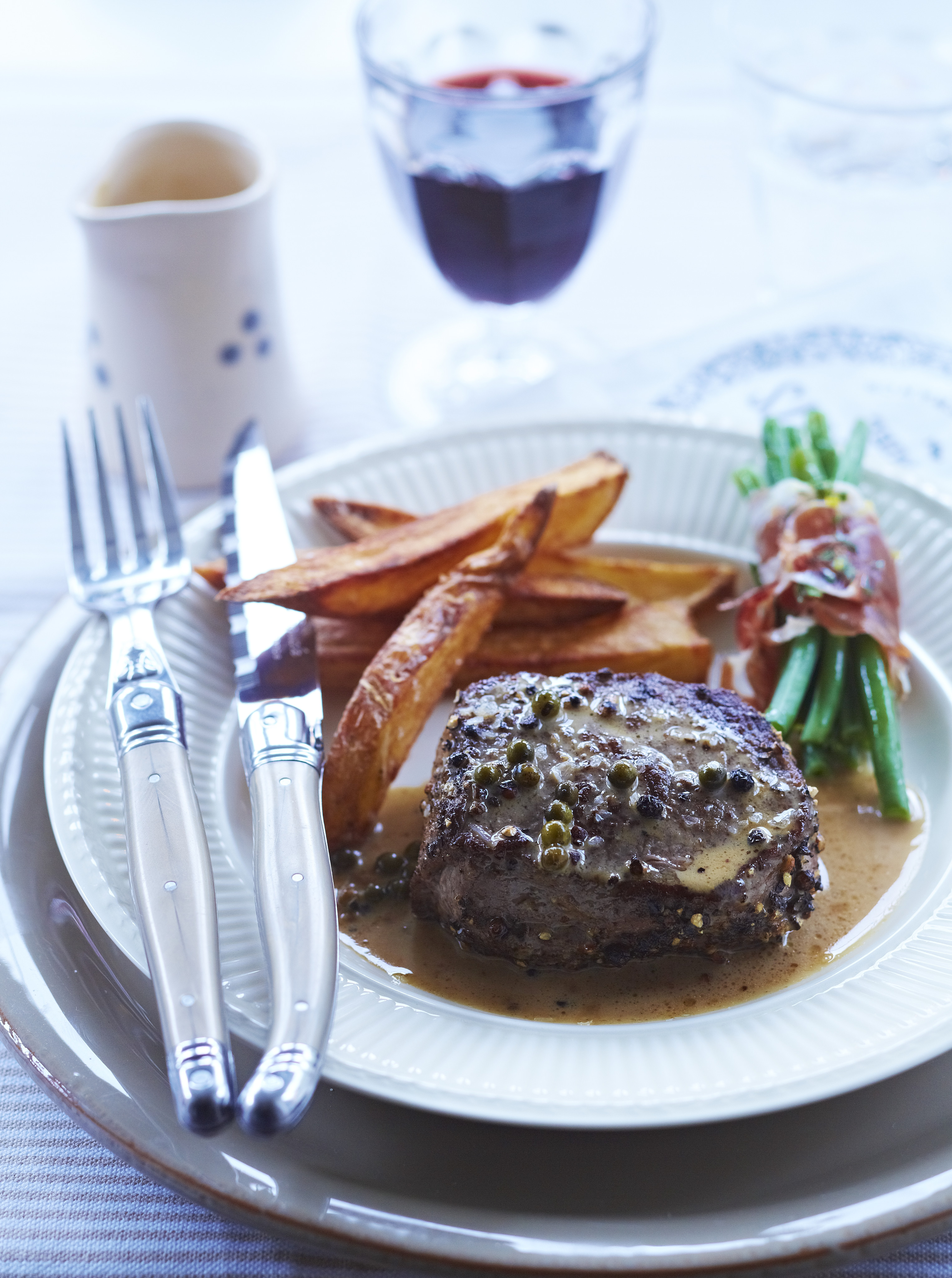 Grillkylling med pomfritter i airfryer | SPIS BEDRE Grillkylling med pomfritter i airfryer | SPIS BEDRE