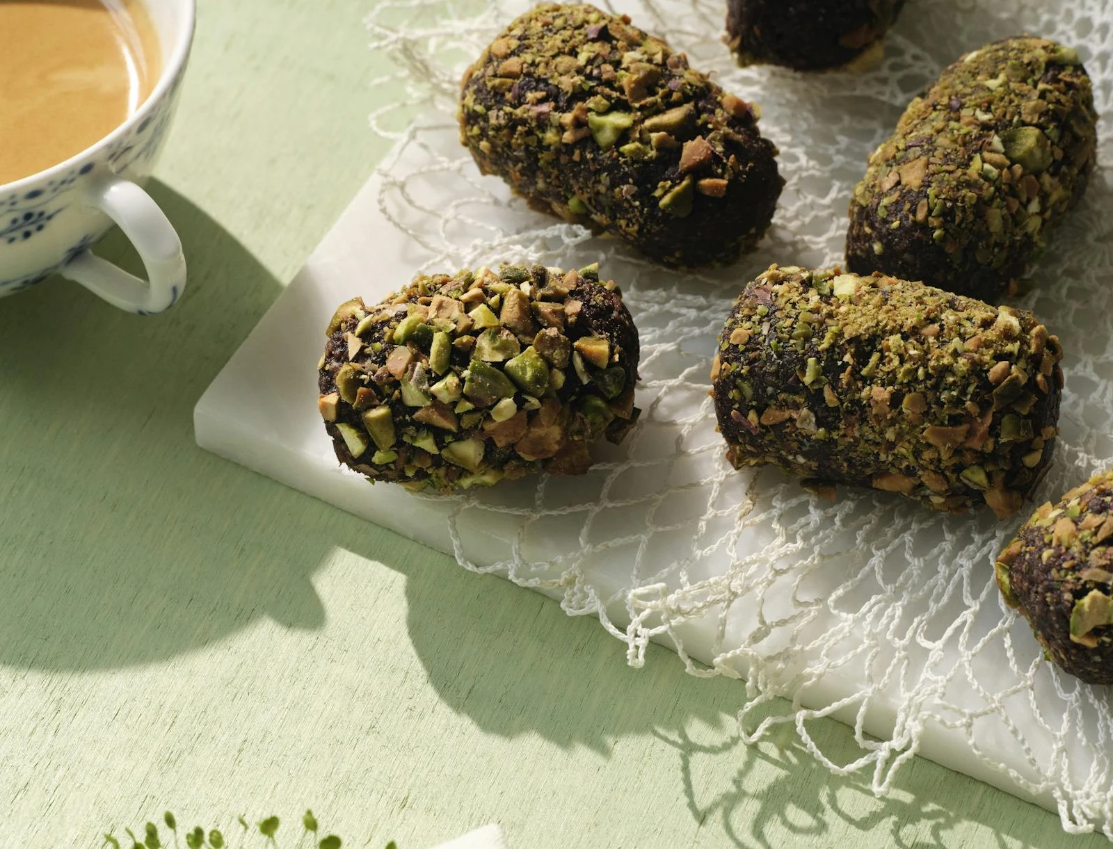 Pistacie-påskeæg med havsalt