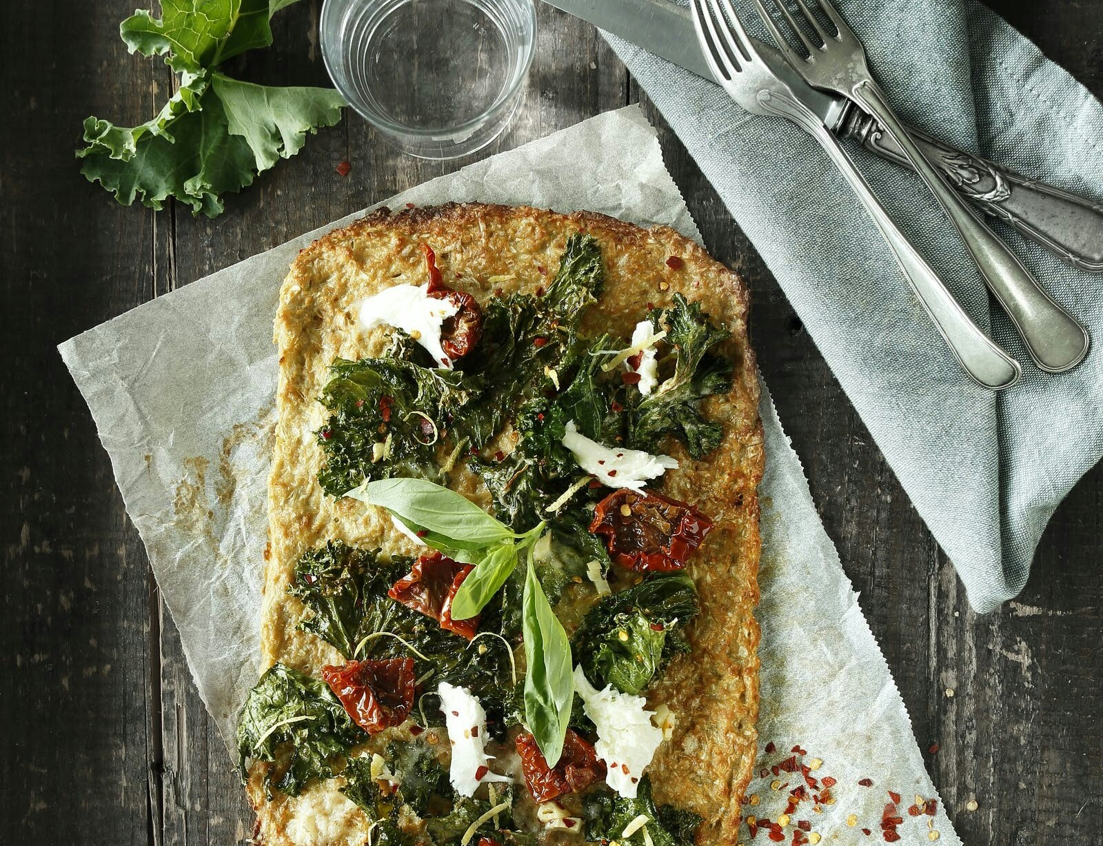 Pizza på hvidkålsbund