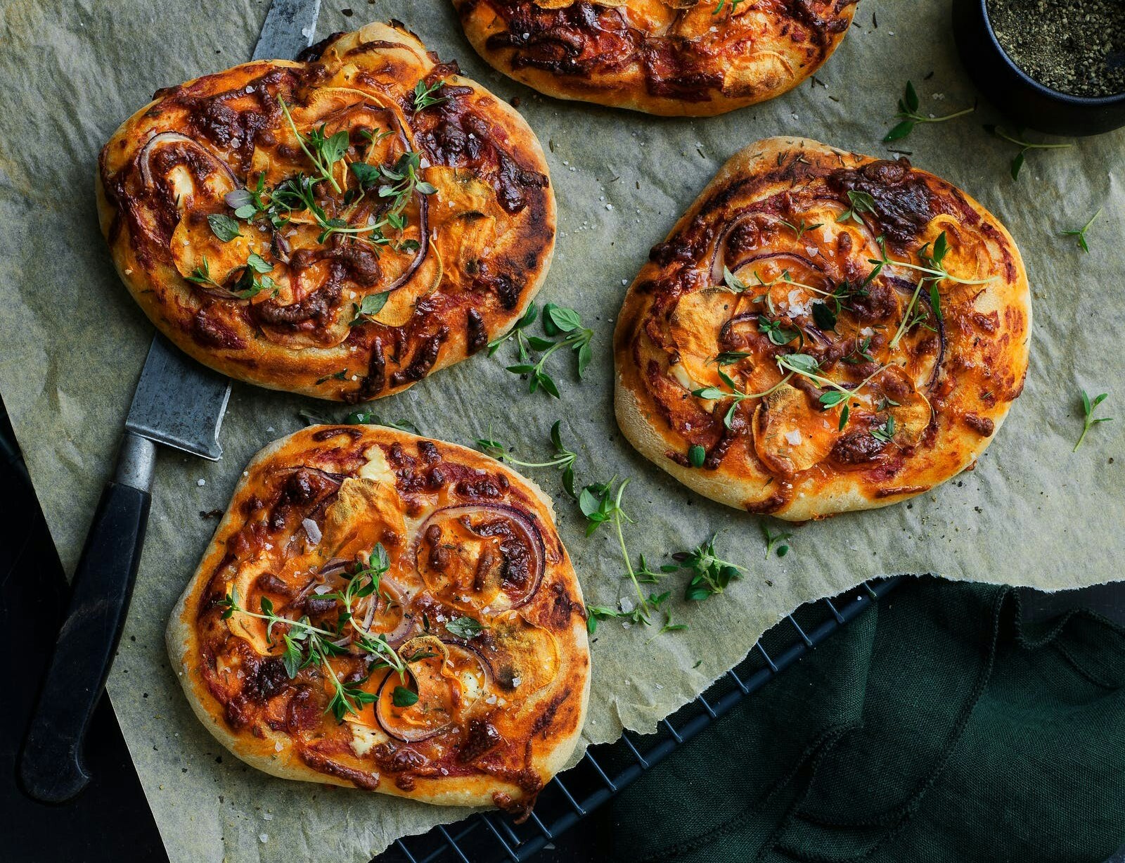 Portionspizzaer med mascarpone og søde kartofler