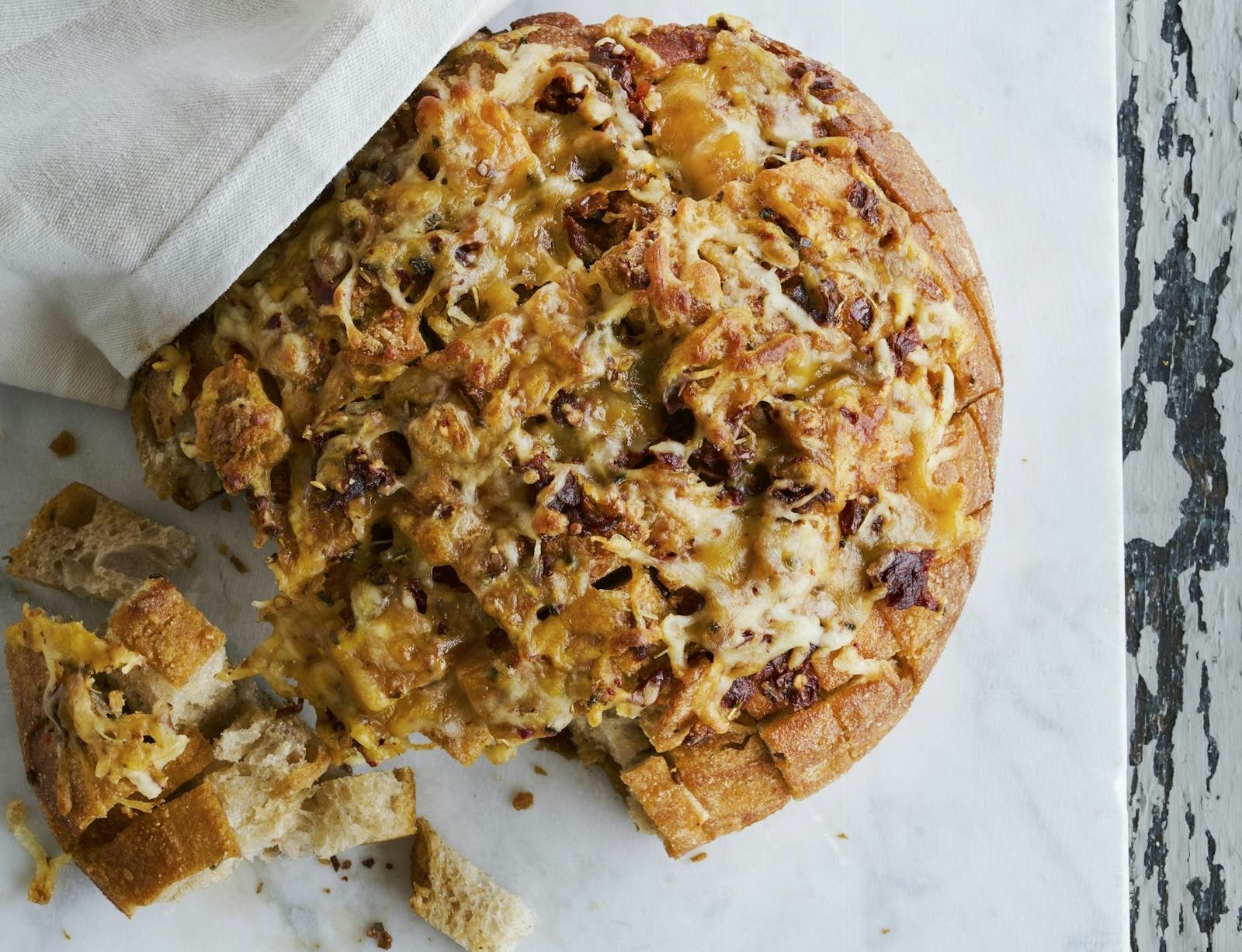Pull-apart brød med ost og tomatsmør
