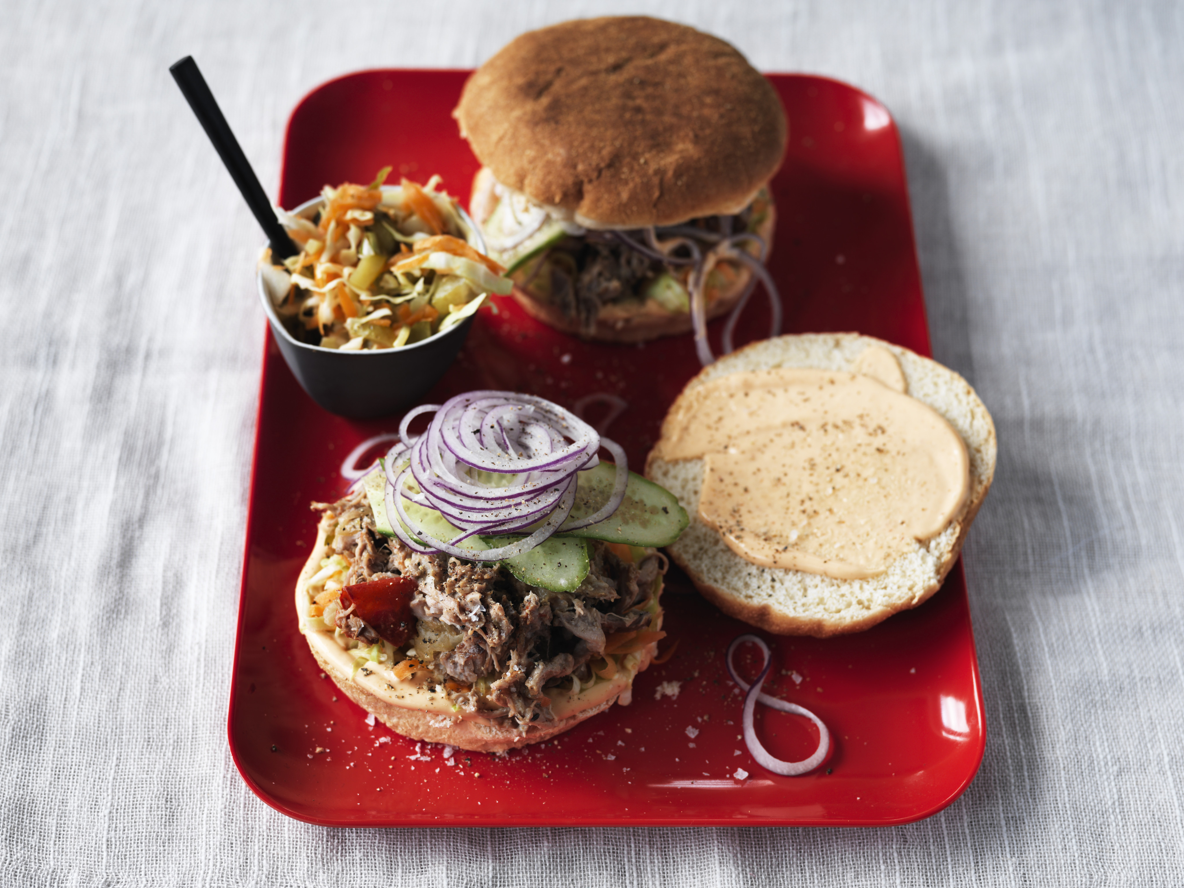 Pulled Pork-burger Med Coleslaw Og Barbecuesauce | SPIS BEDRE