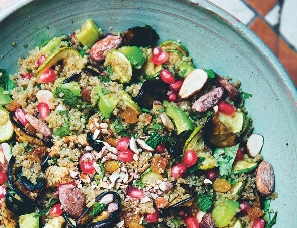 Quinoasalat med mandler og mynte