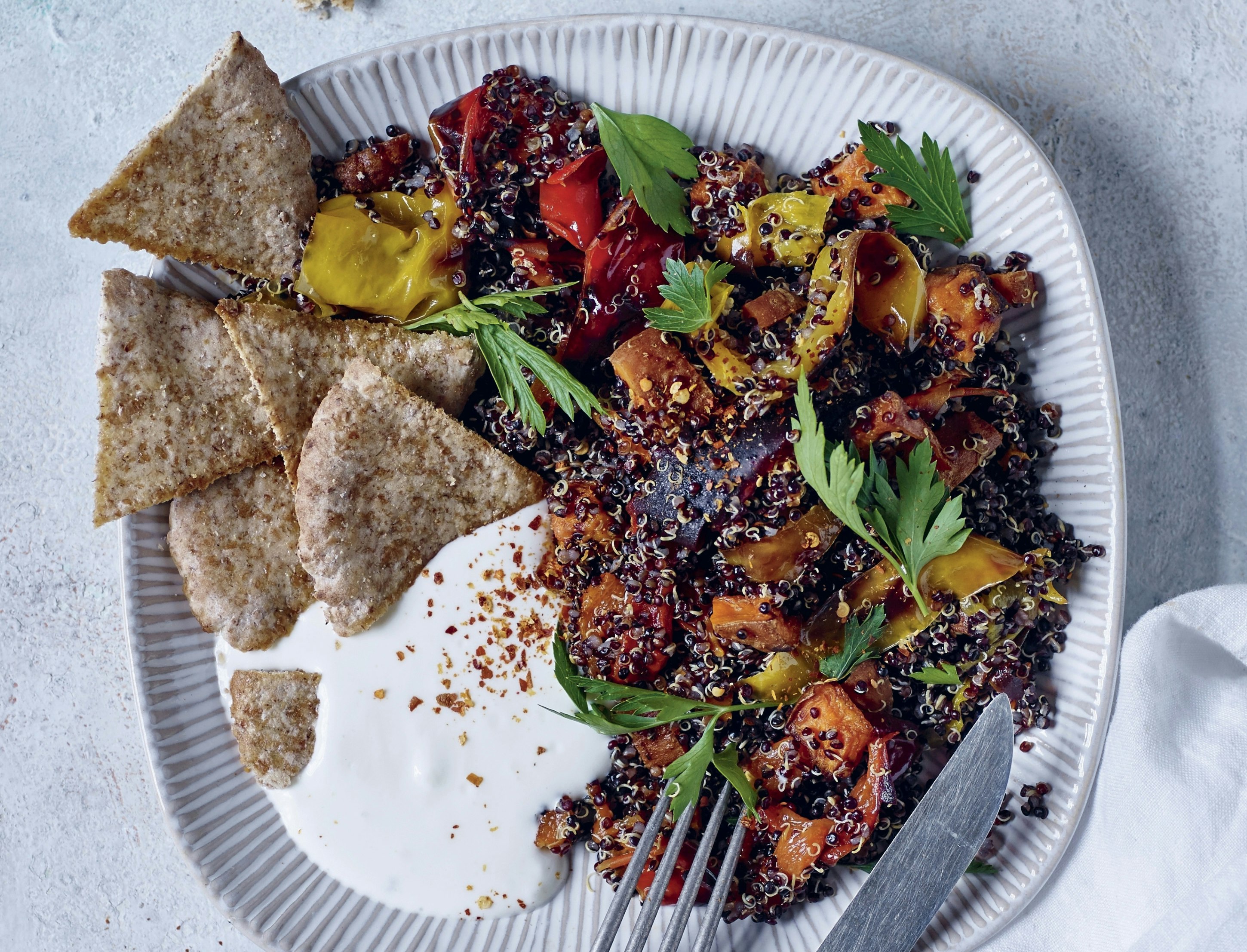 Quinoasalat med søde kartofler og peberfrugter