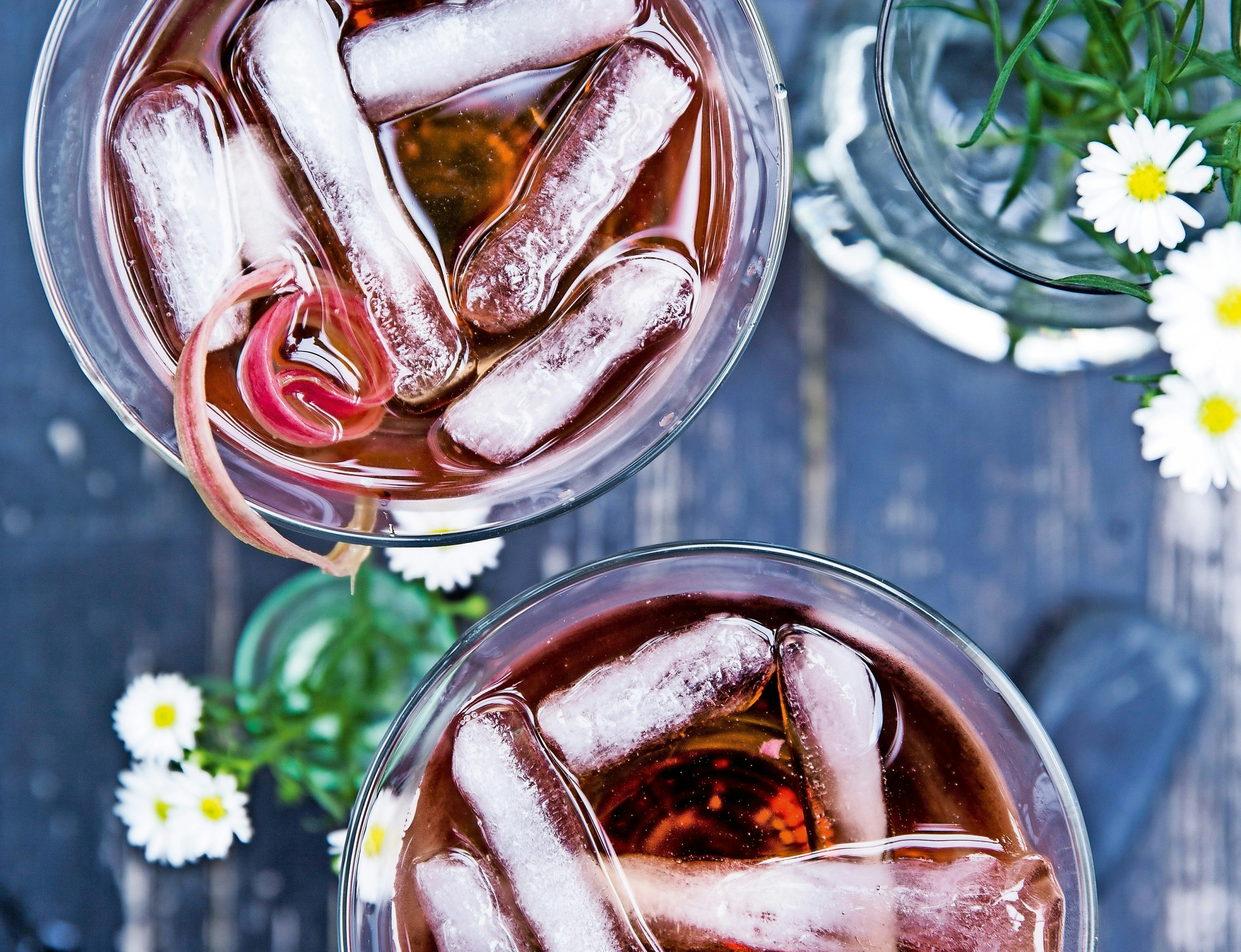 Rabarbercocktail med vanilje og rom