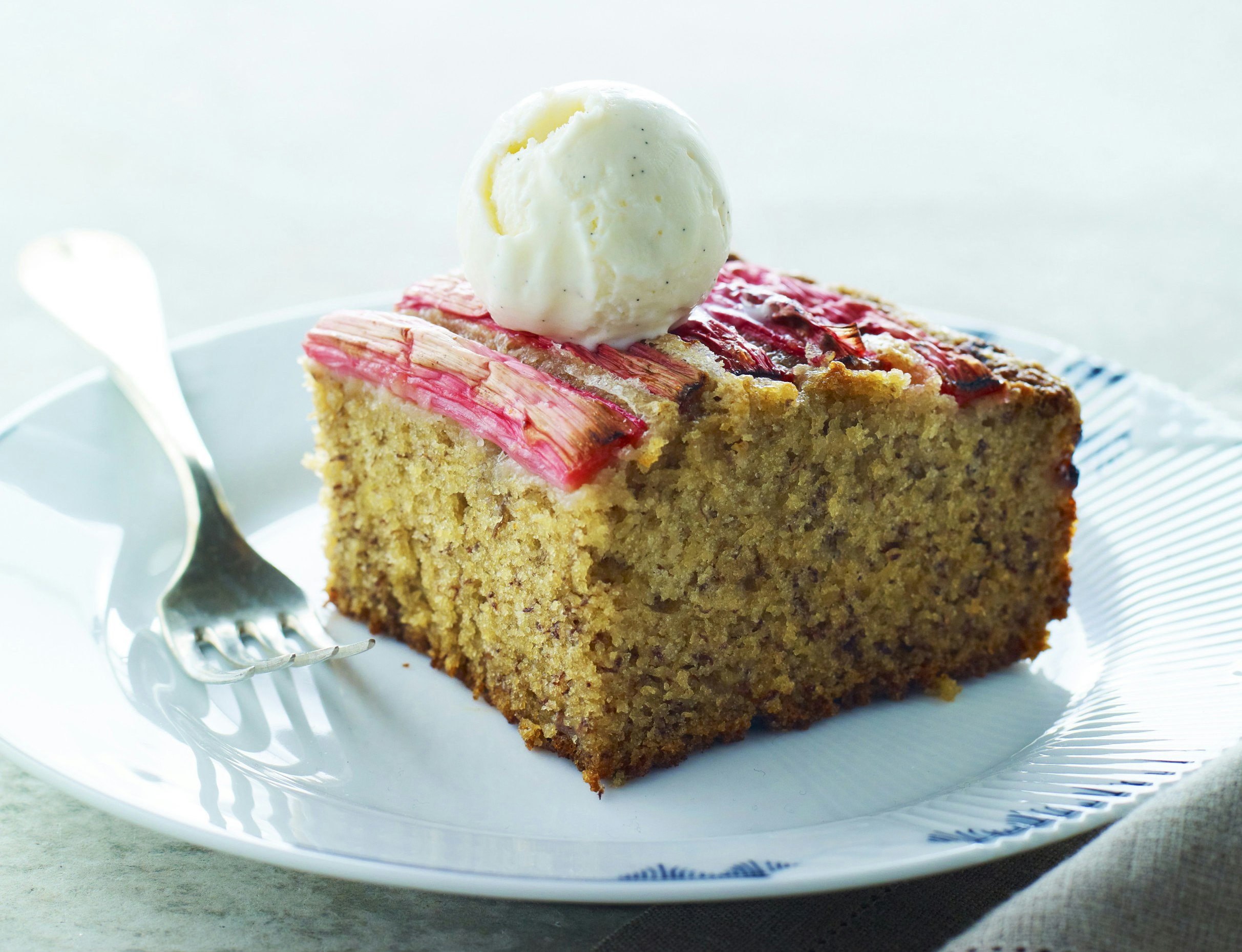 Rabarberkage med banan og marcipan