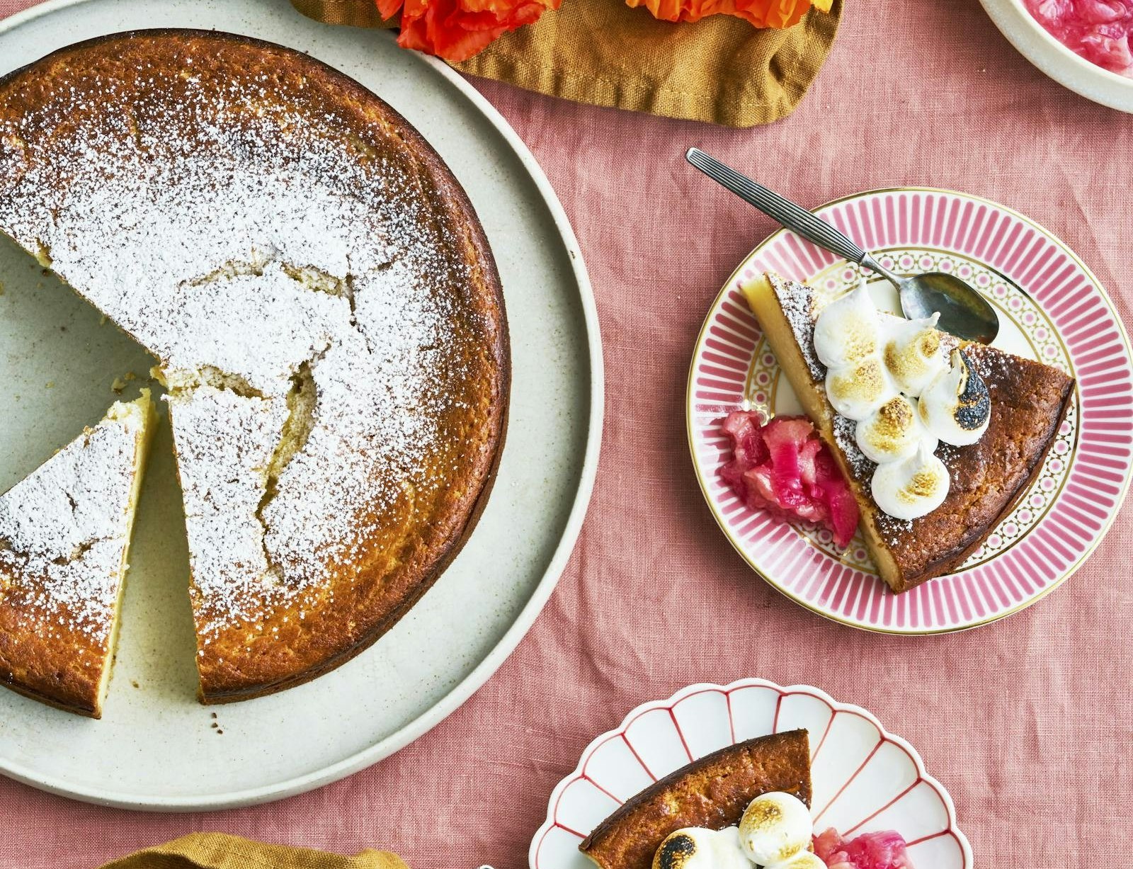 Ricottakage med rabarber og marengs