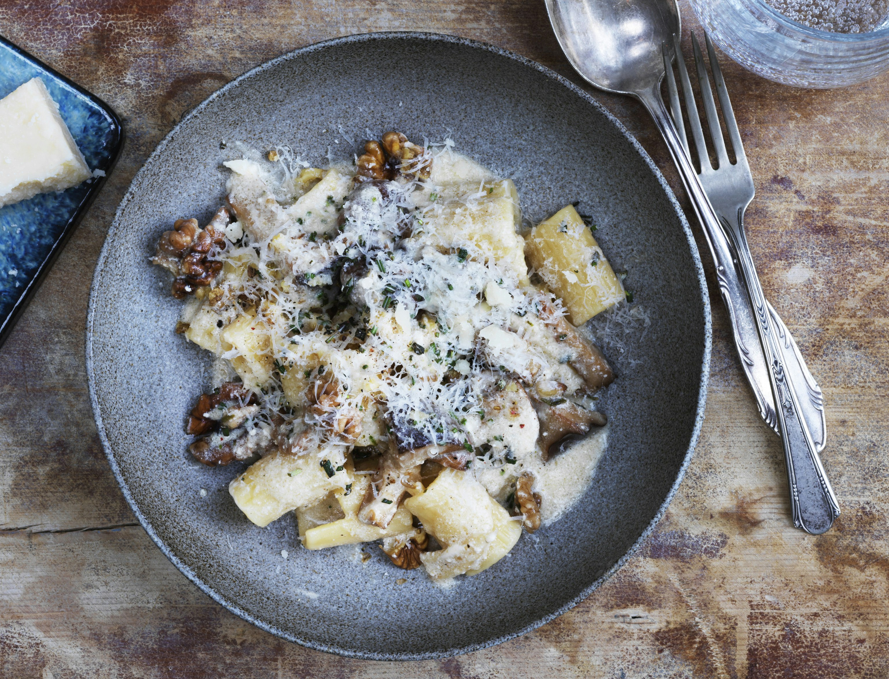 Rigatoni med svampe og valnødder