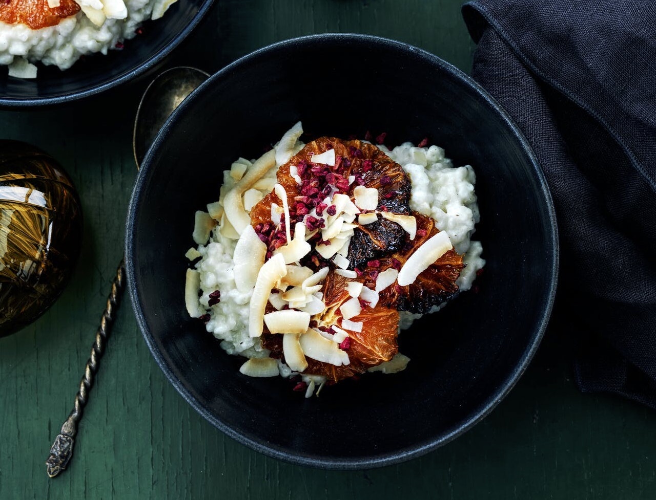 Risdessert med kokosmælk og bagt appelsin