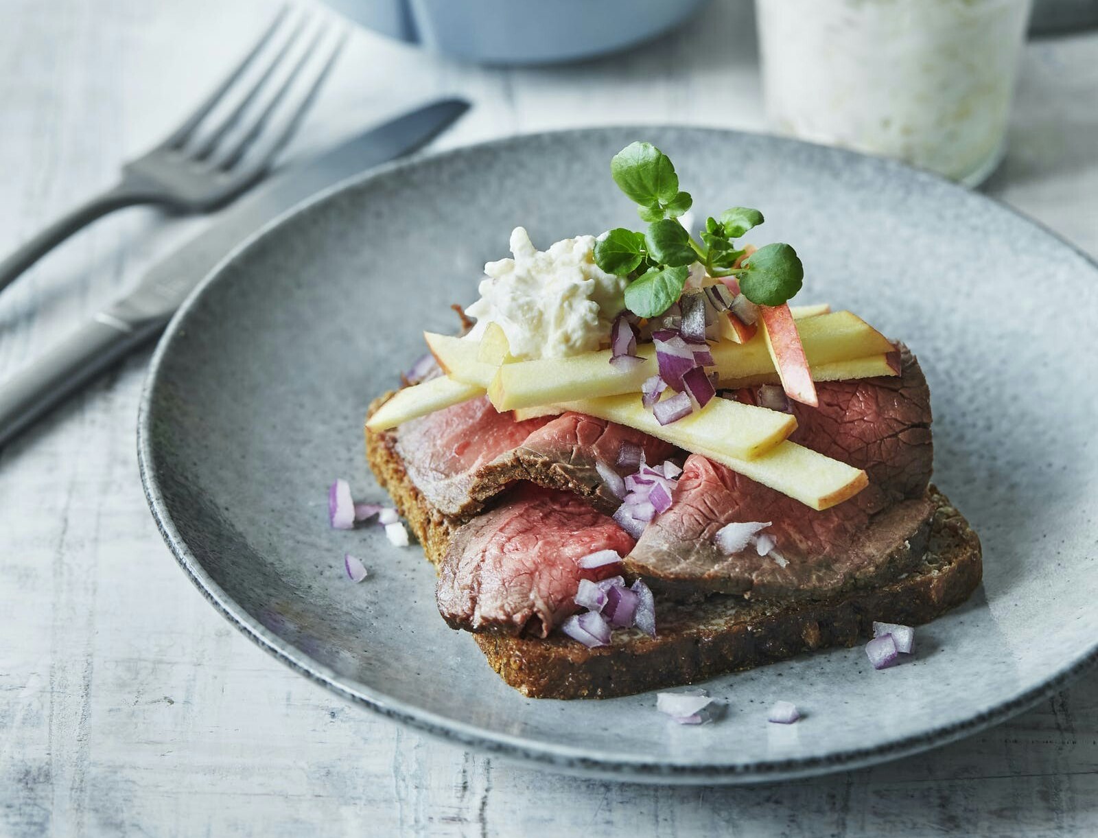 Roastbeefmad med peberrodsdressing