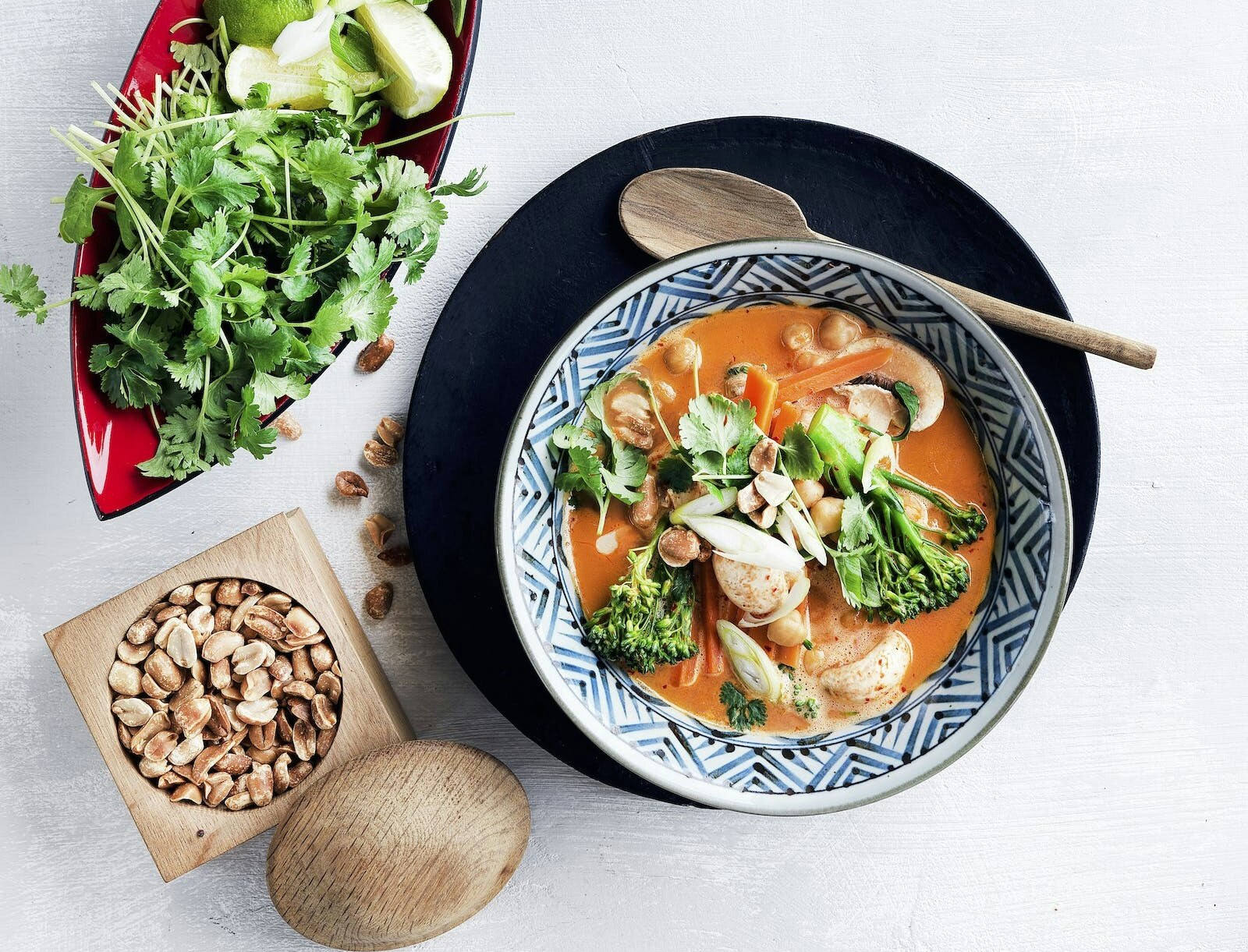 Rød karry med grøntsager og ris