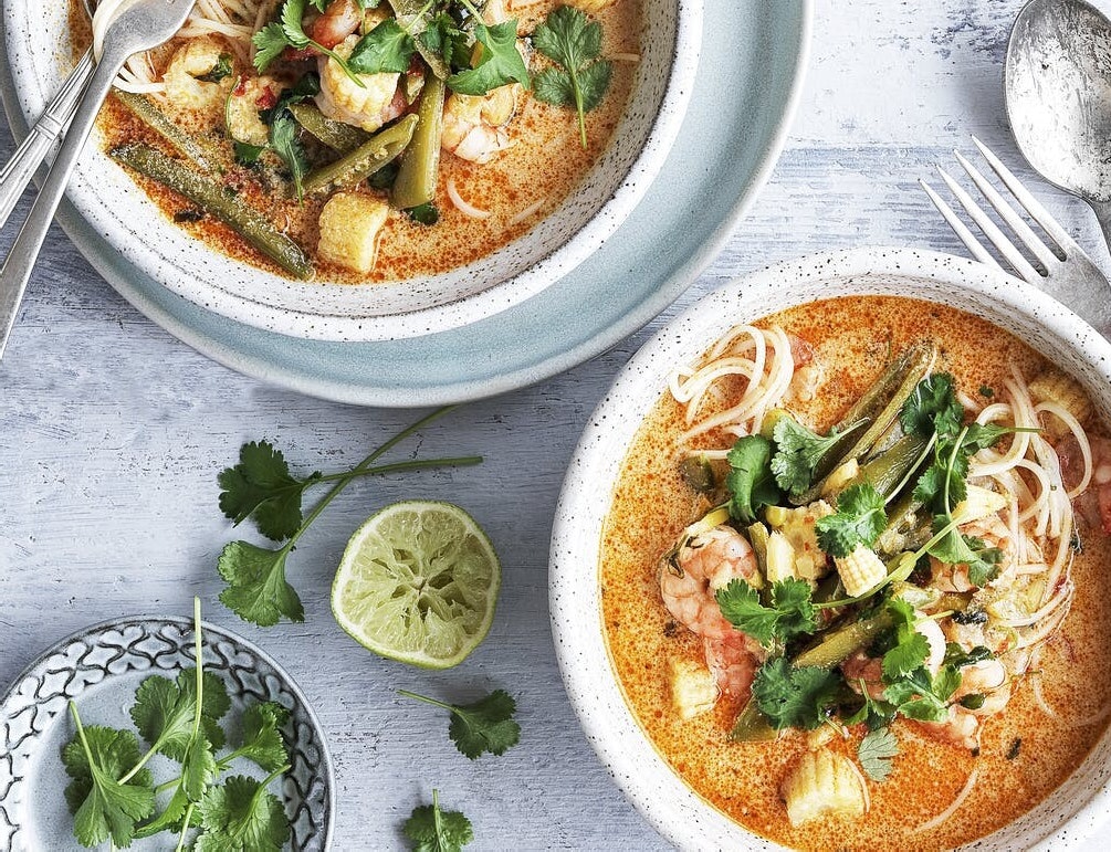 Rød karrysuppe med tigerrejer