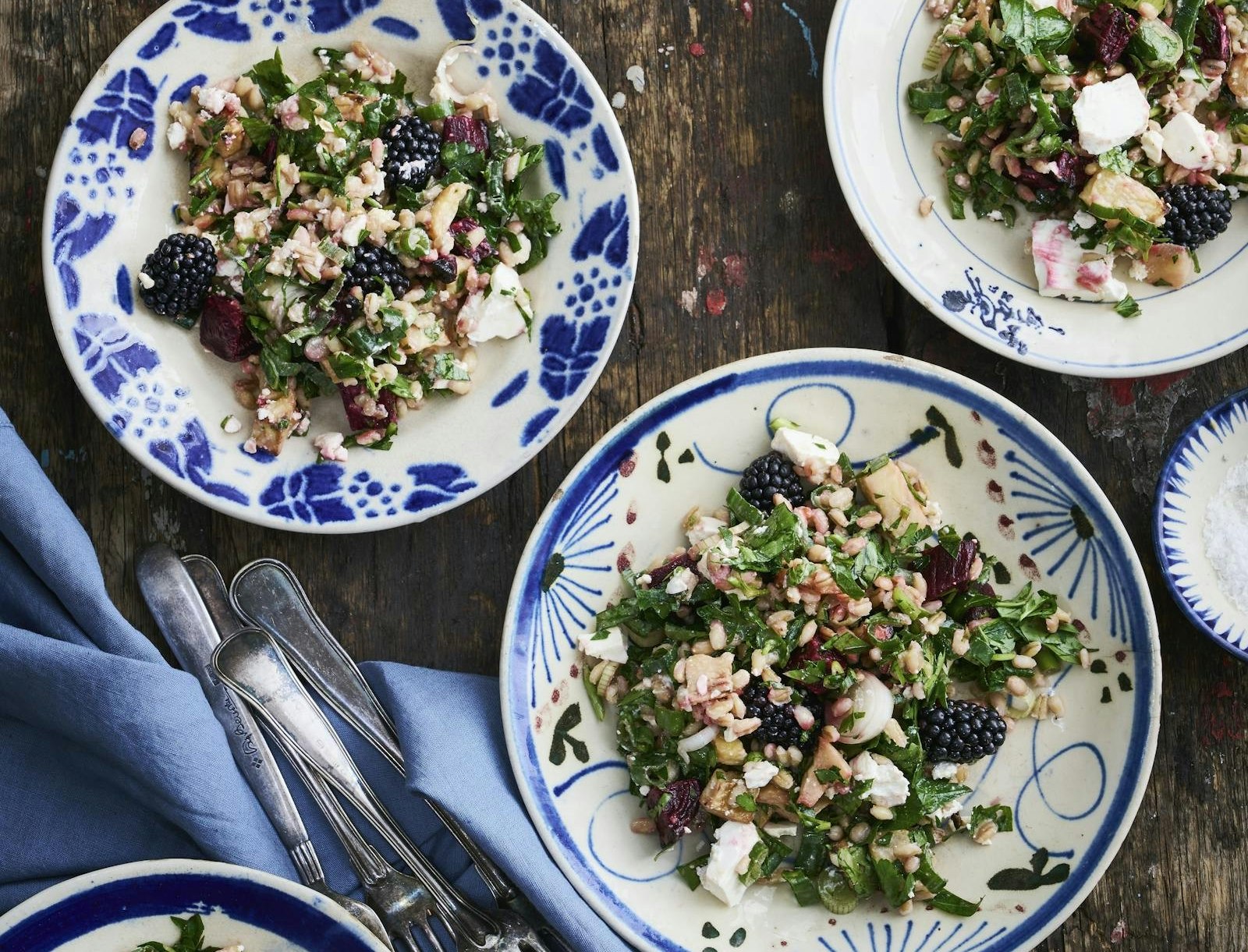 Rodfrugtsalat med brombær og feta