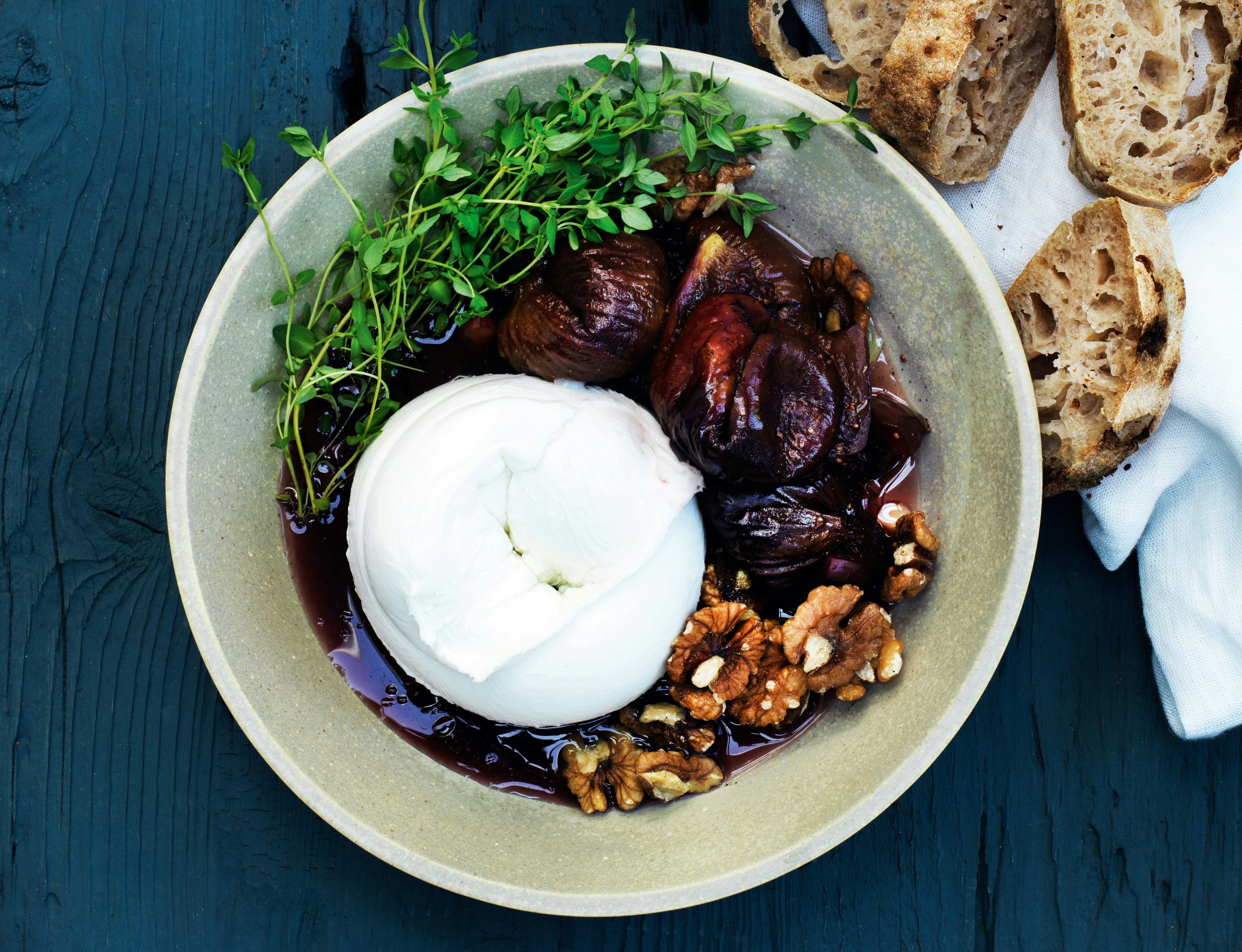 Rødvinskogte figner med mozzarella