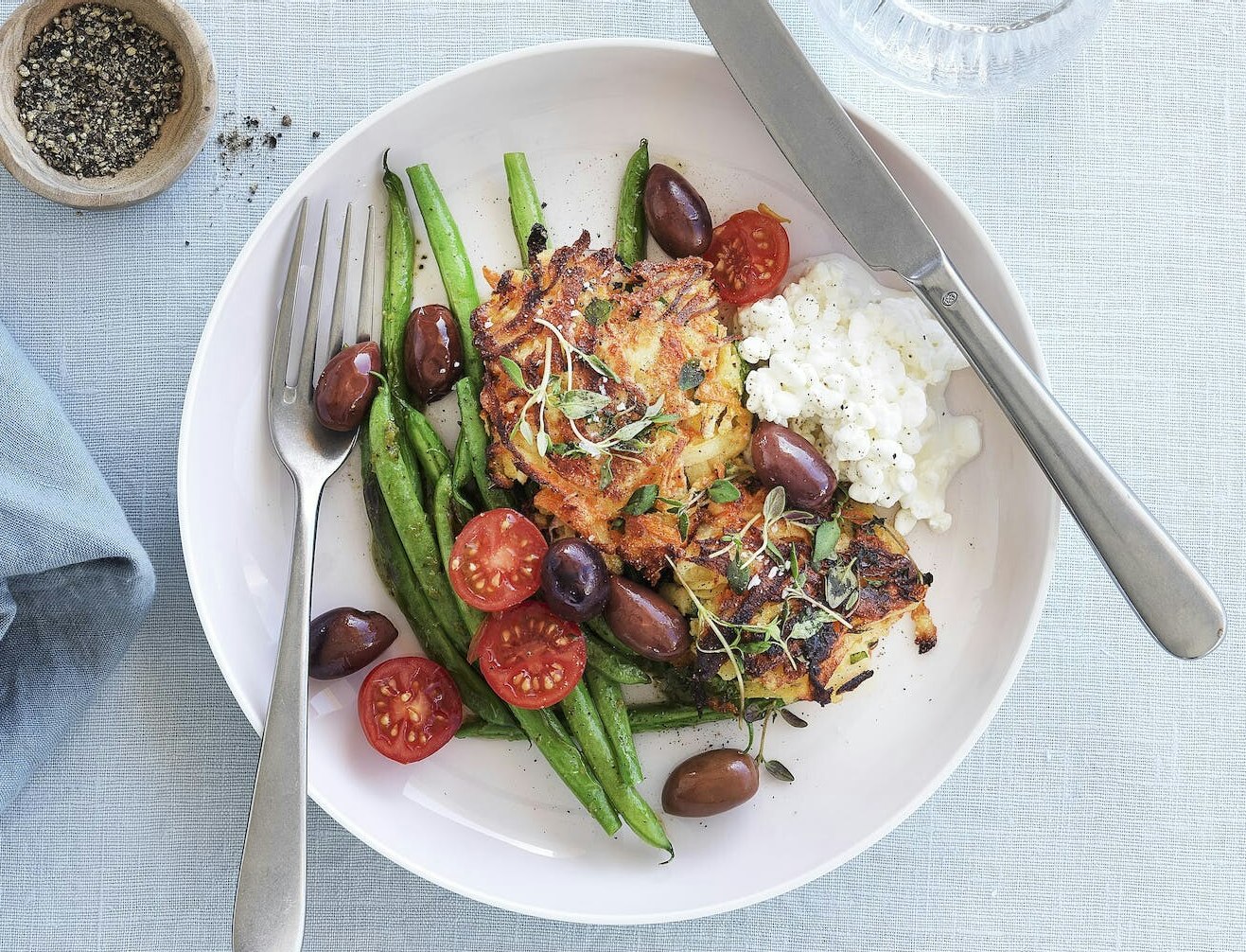 Røsti med bønner, cherrytomater og oliven