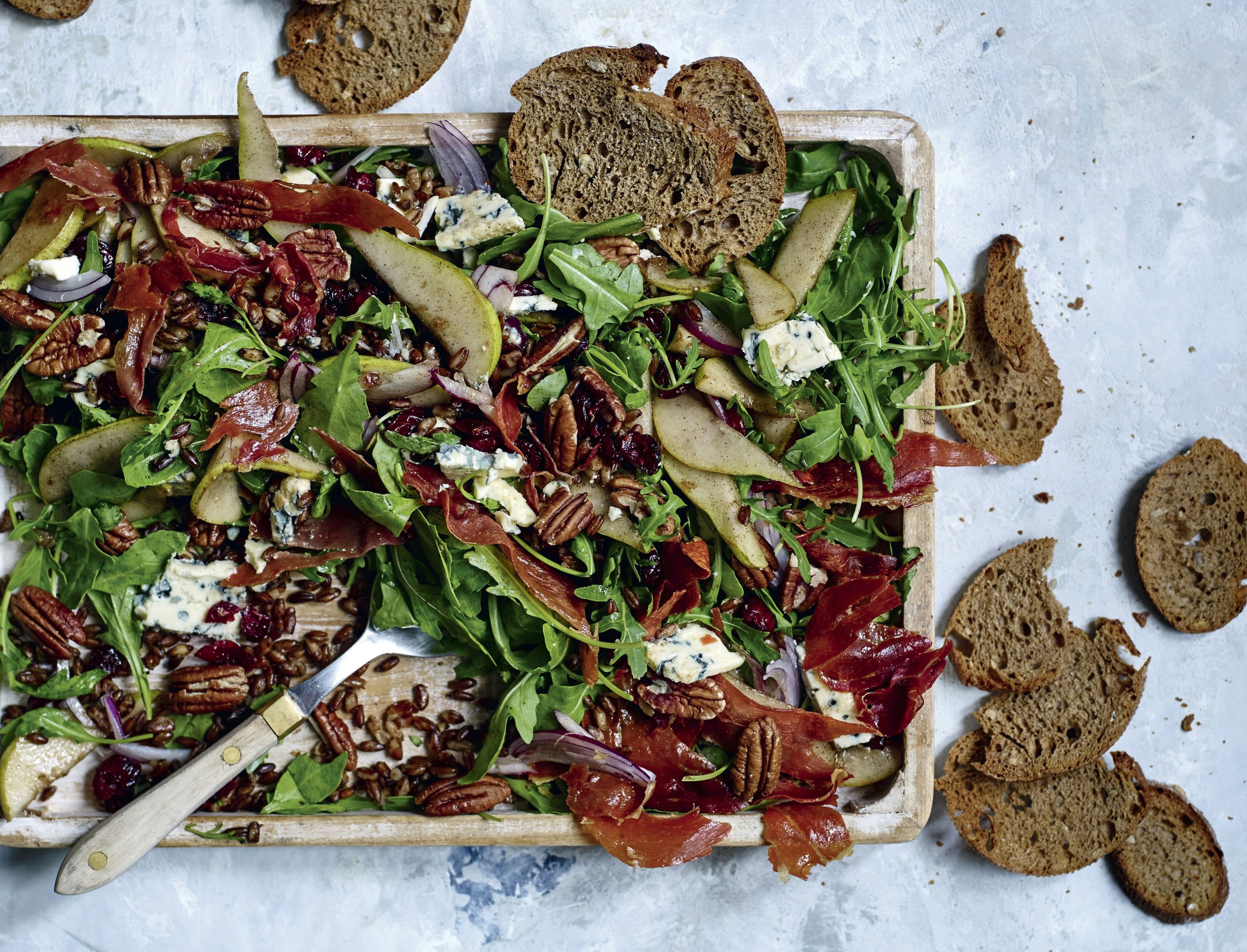 Rugkernesalat med blåskimmelost