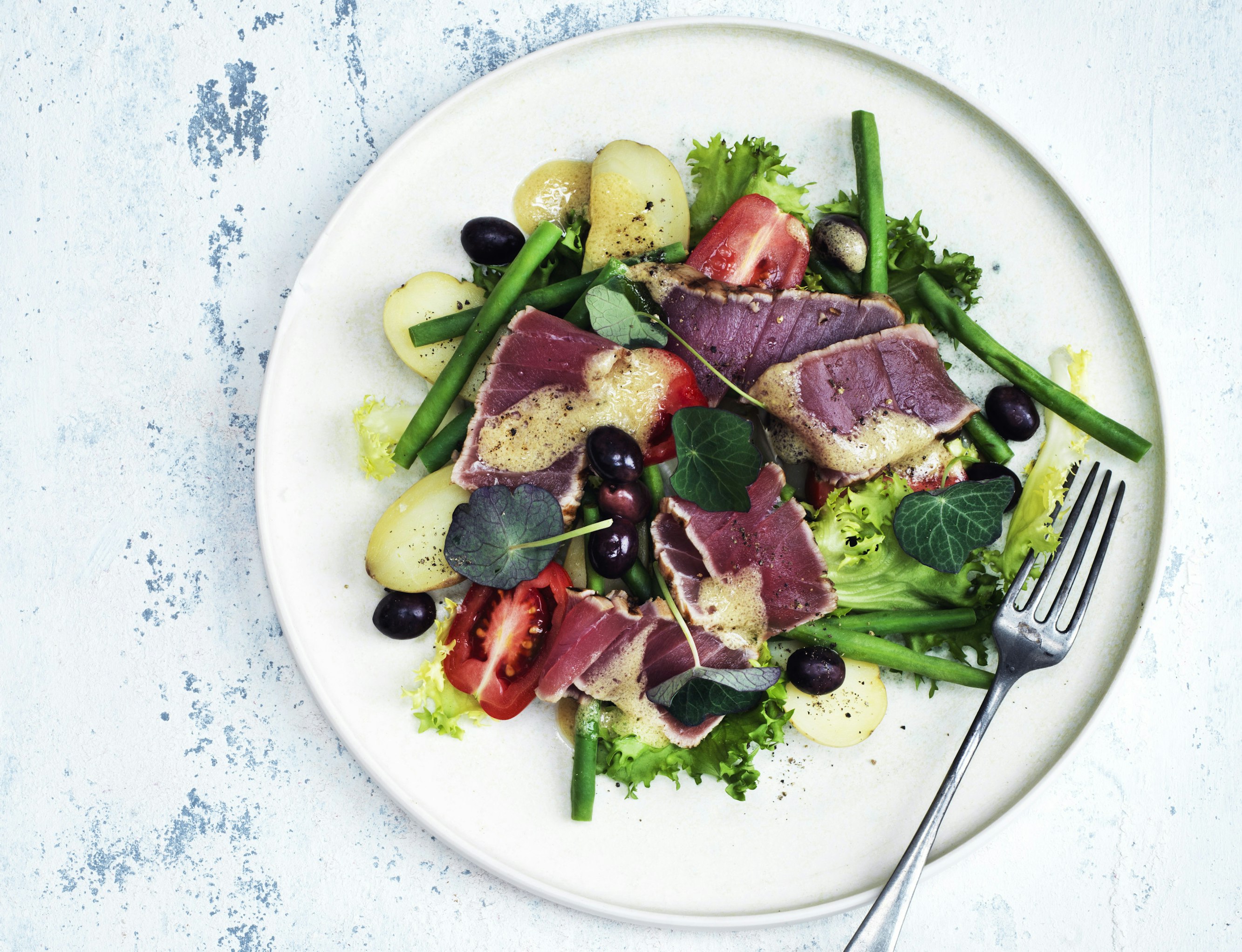 Salade niçoise med frisk tun