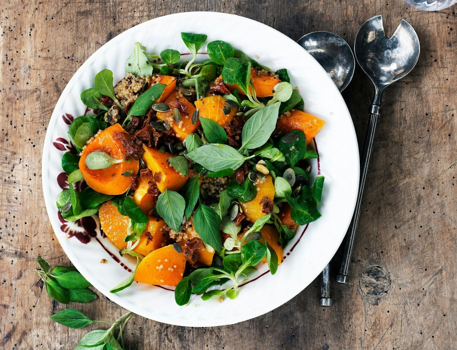 Salat med bagt butternut og quinoa