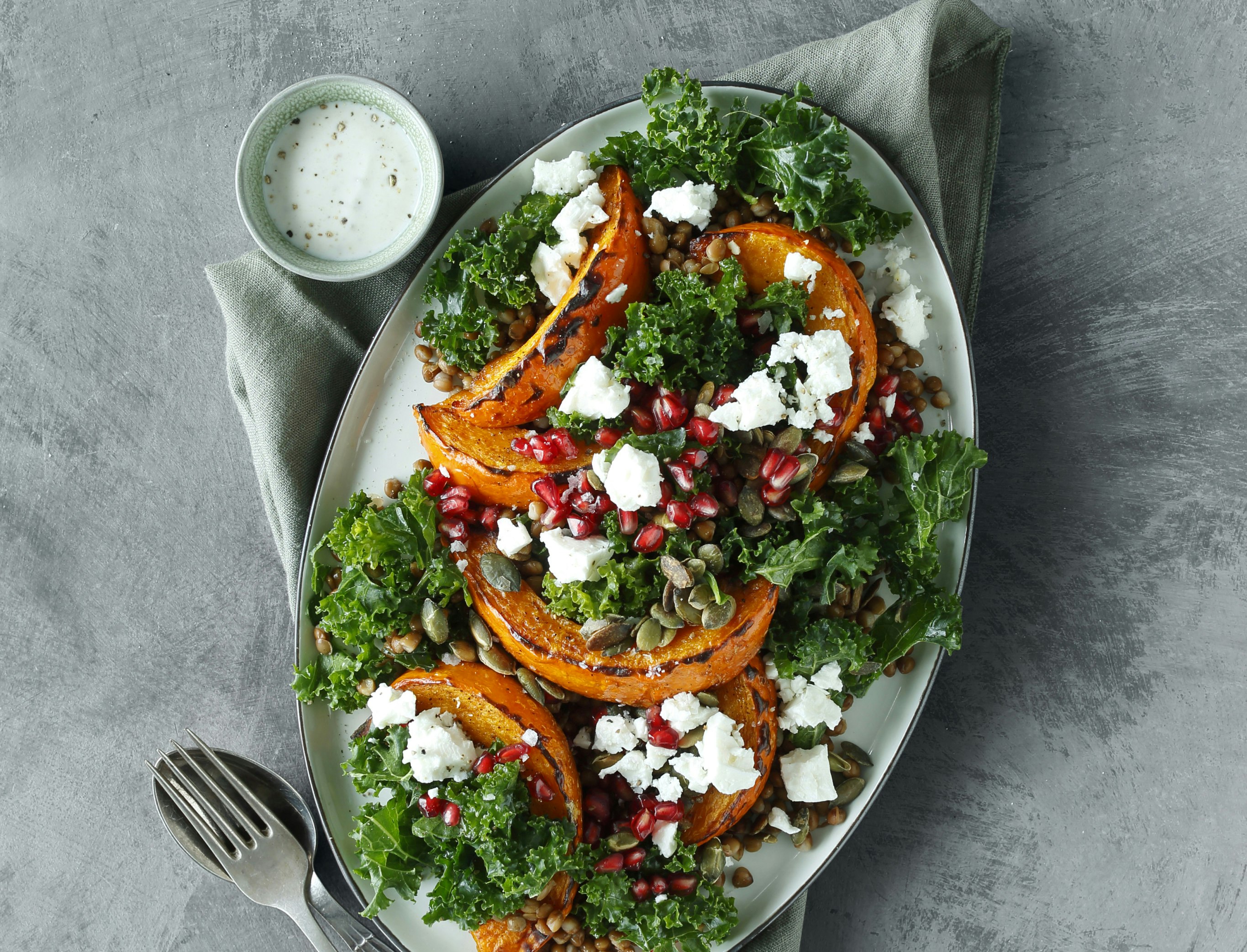 Salat med grønkål og græskar