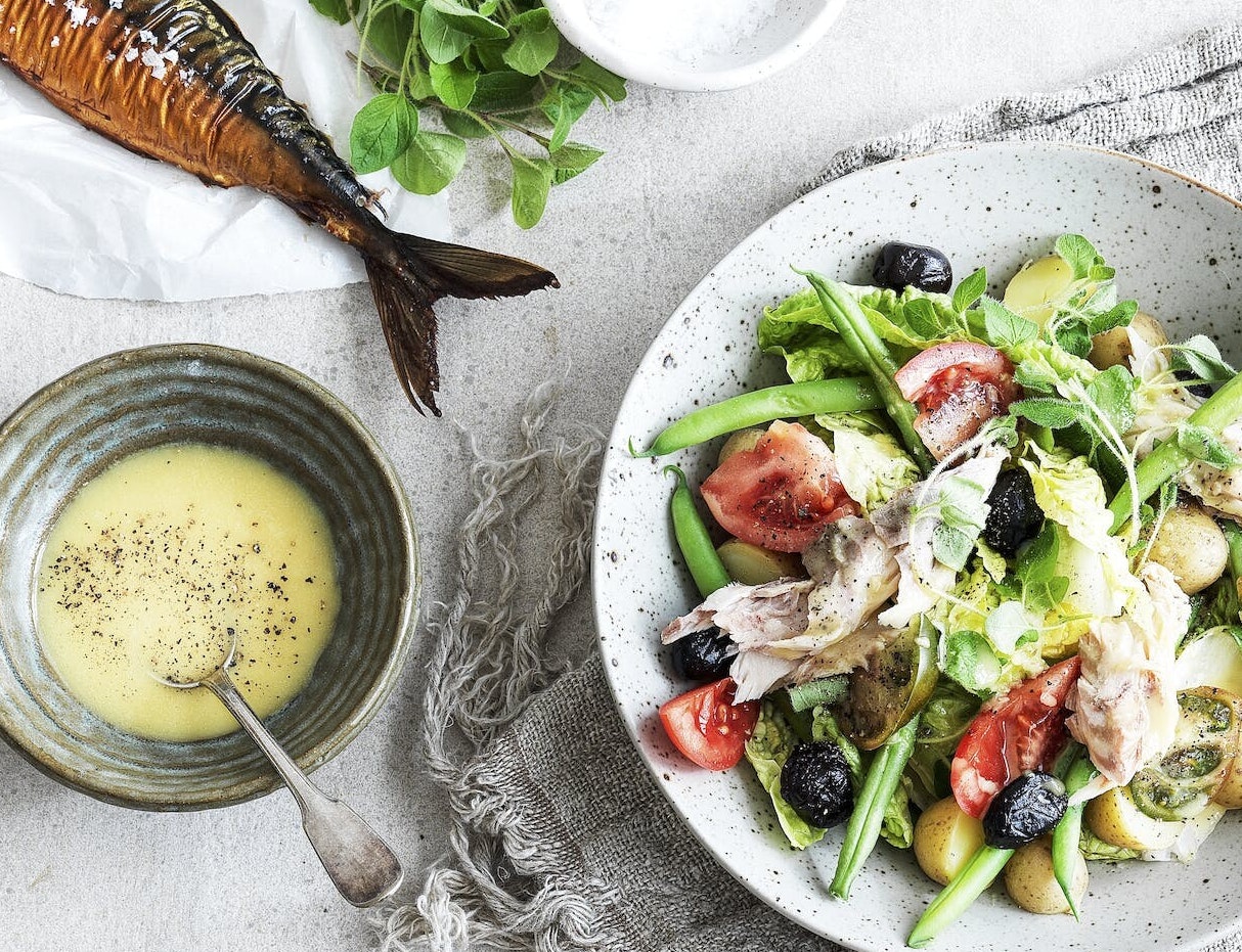 Salat med røget makrel, nye kartofler og grønne bønner