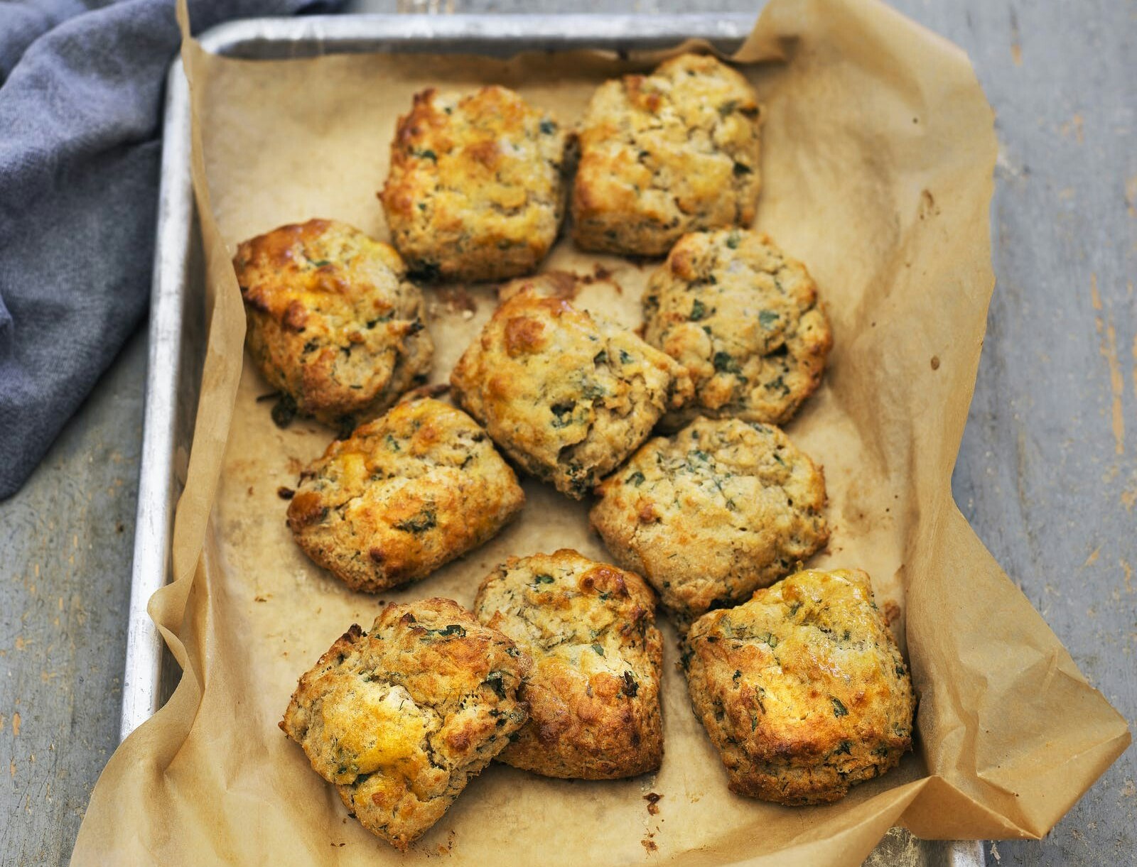 Salte scones med urter og vesterhavsost
