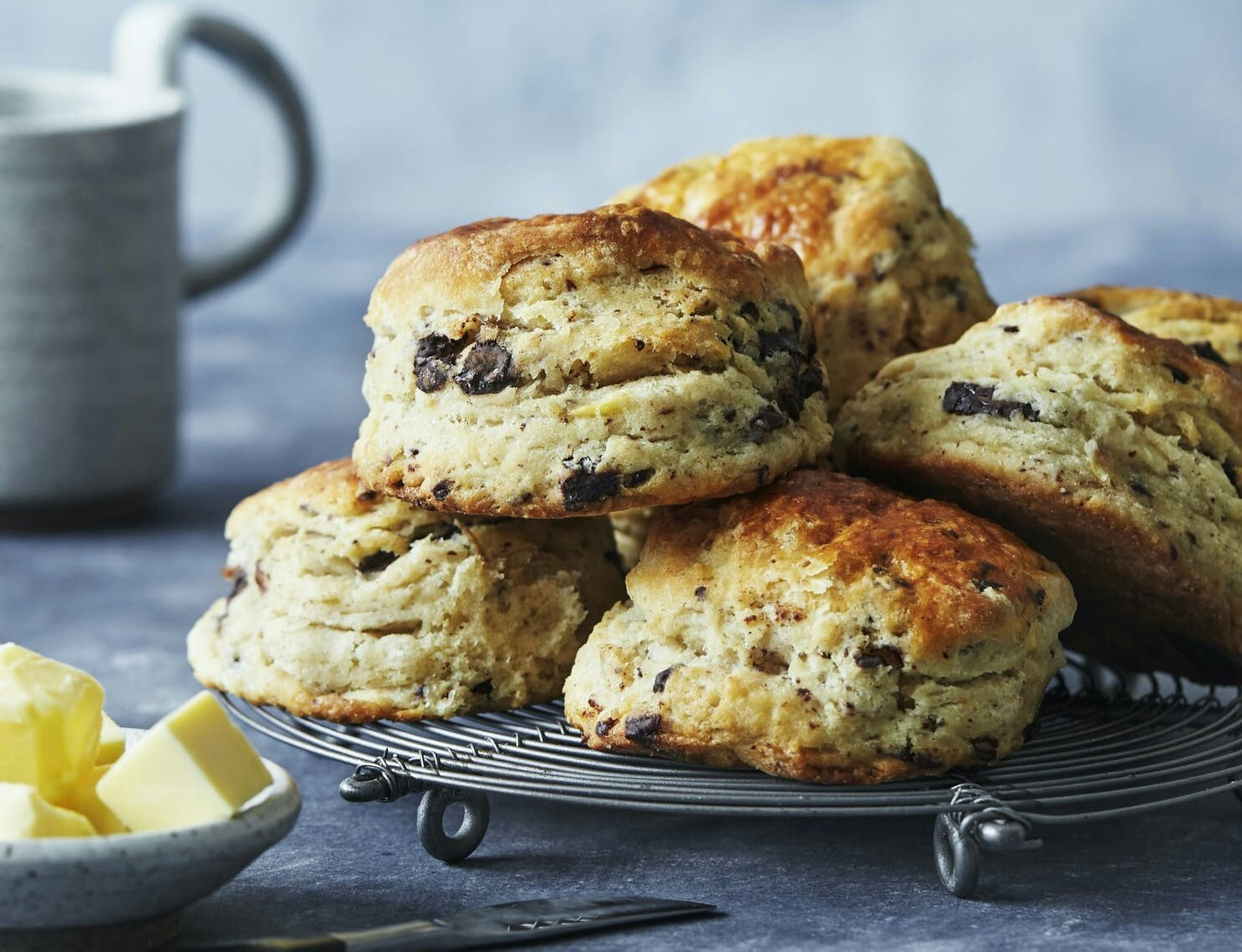Scones med chokolade, kardemomme og æble