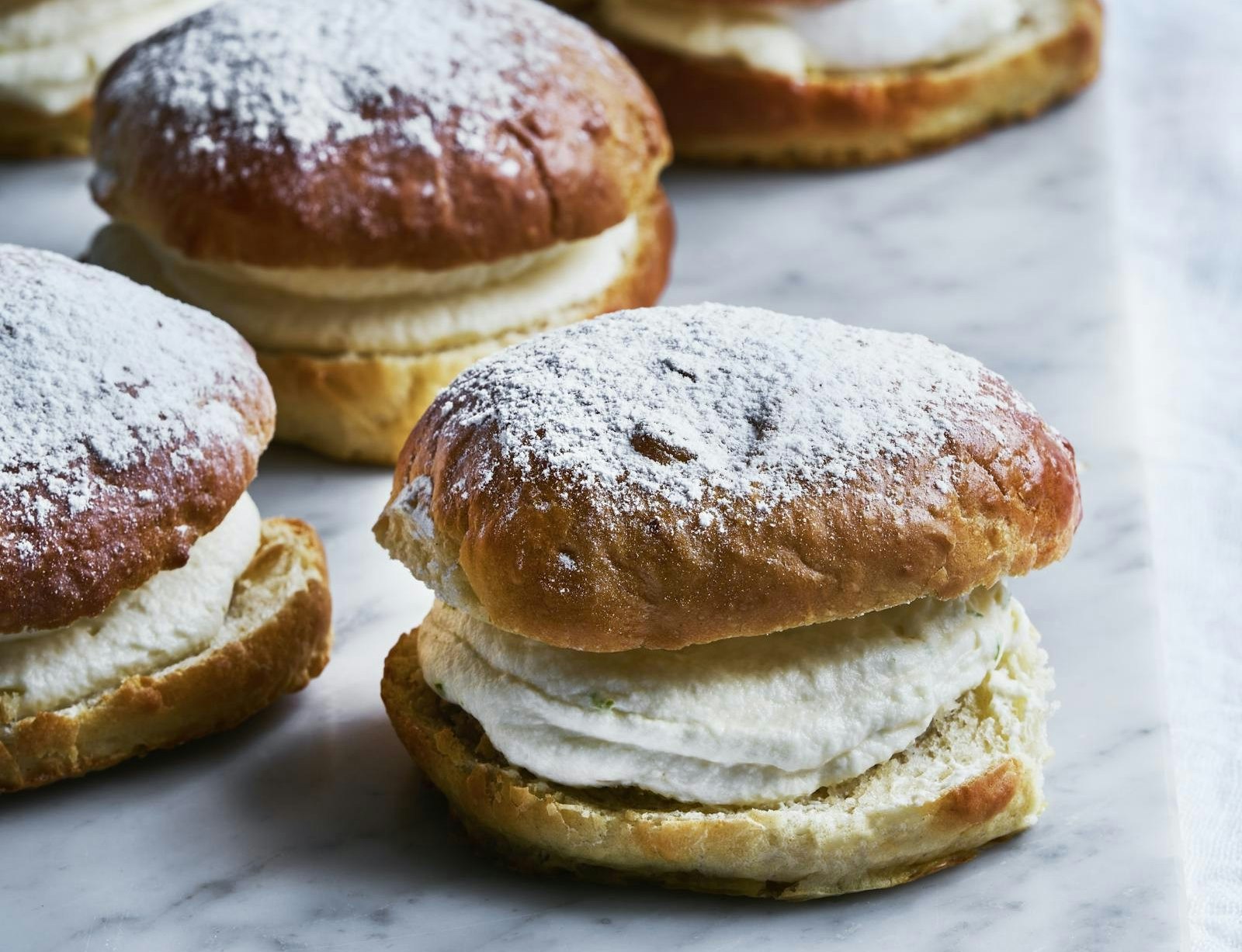Semlor med nougat og mascarponecreme