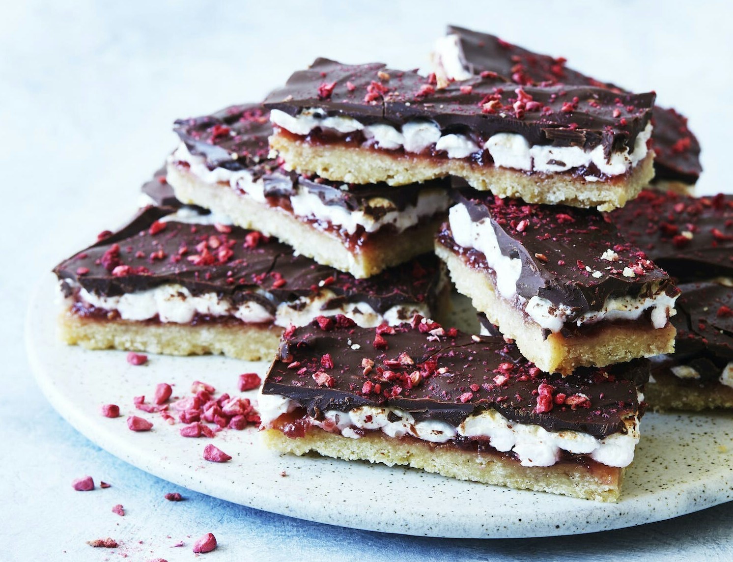 Skumfidus-snitter med hindbær og mørk chokolade