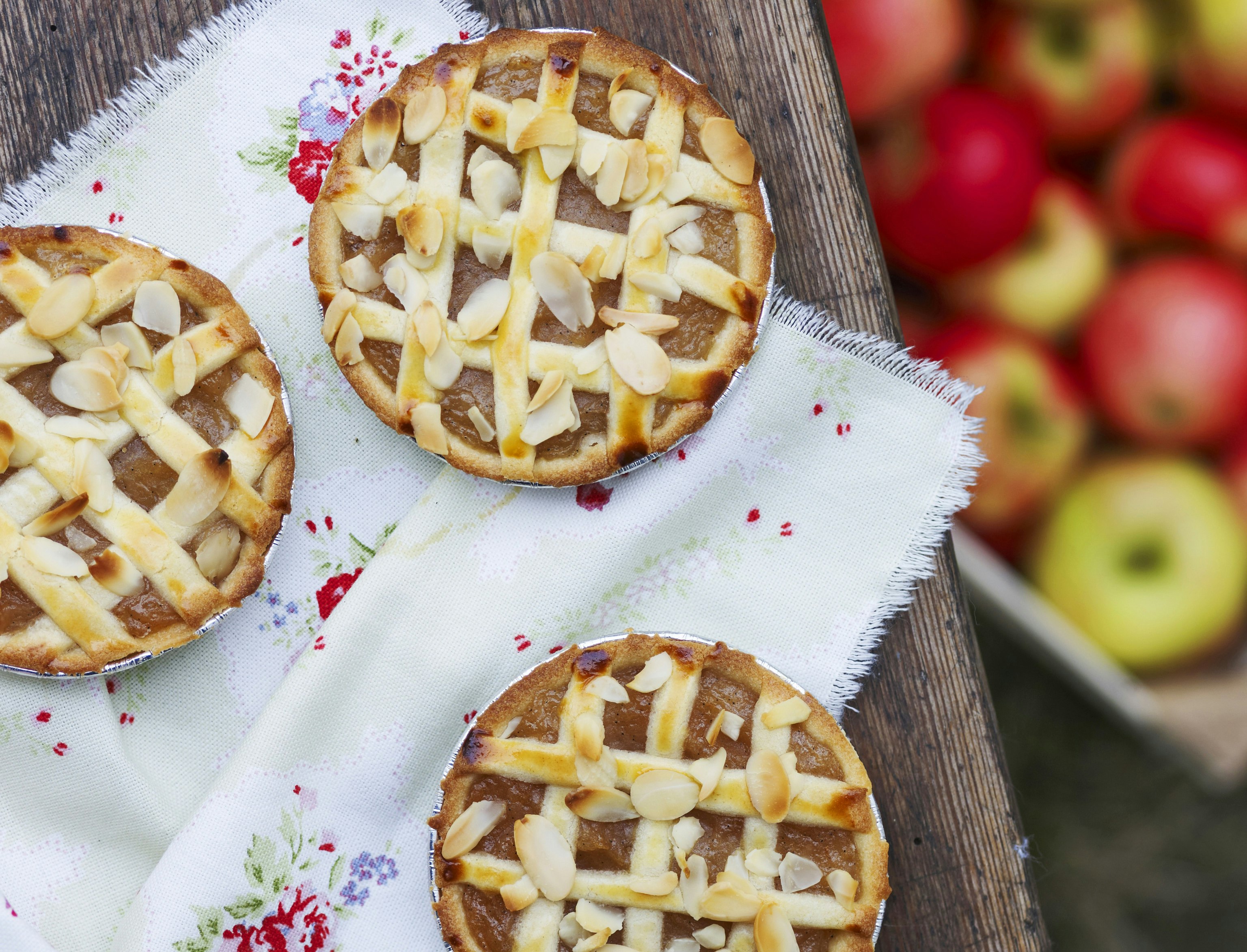 Små æbletærter med fletlåg