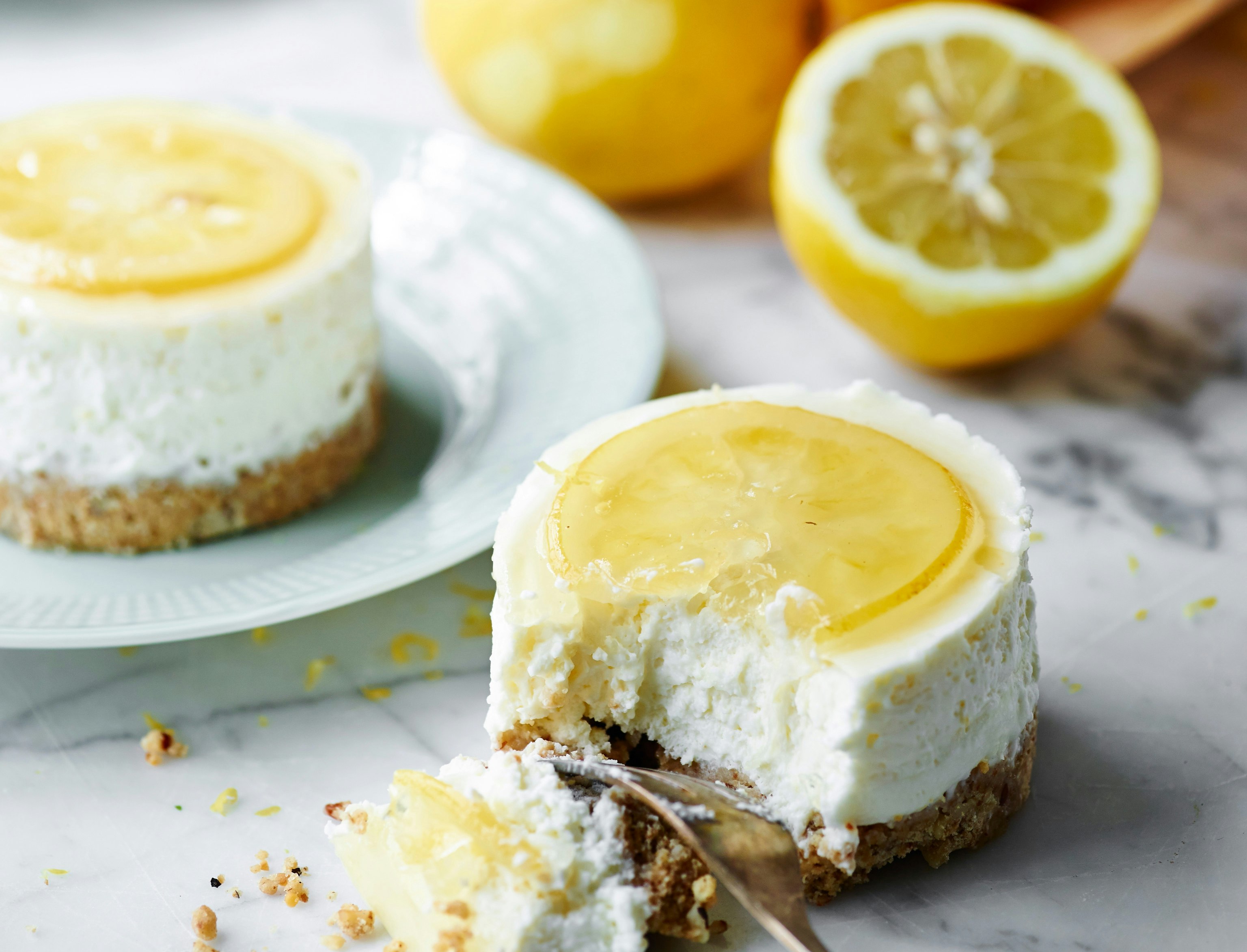 Små cheesecakes med citron og mandler