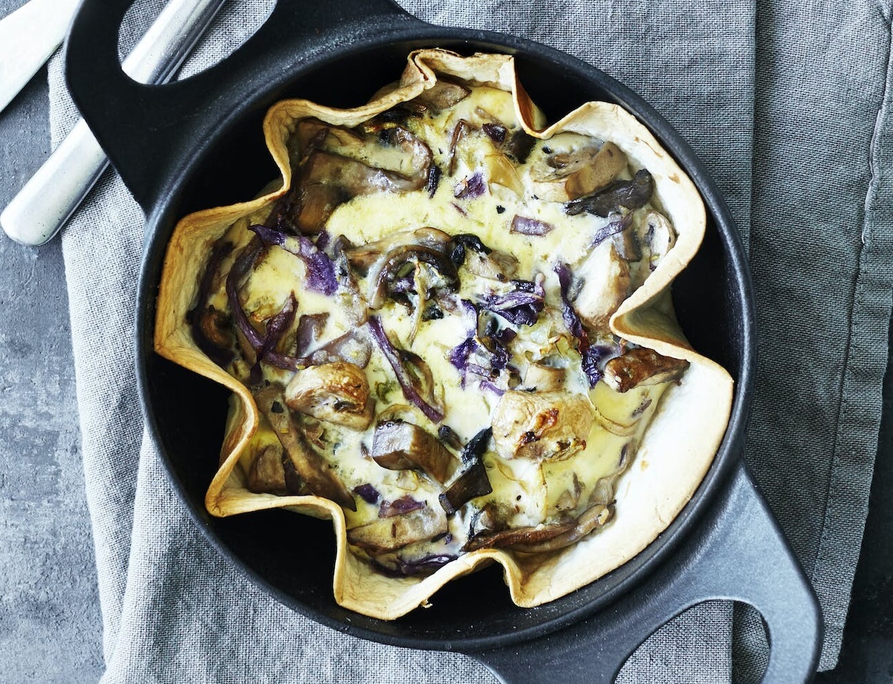 Små tortillatærter med svampe og kål