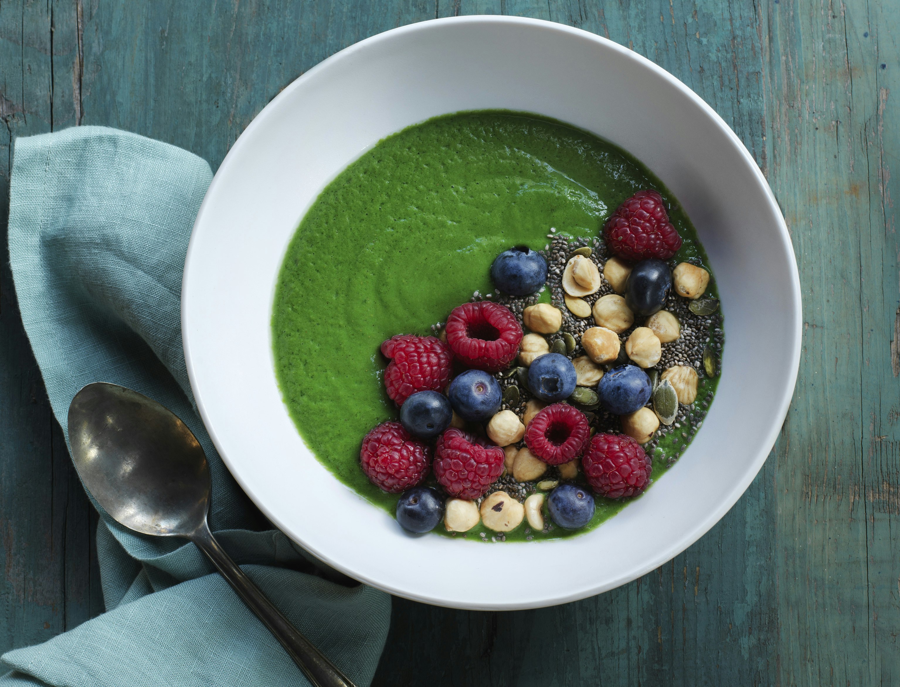 Smoothiebowl med spinat og avocado