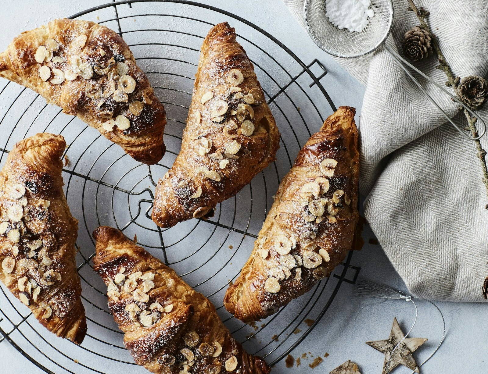 Snyde-croissanter med nougat og hasselnødder