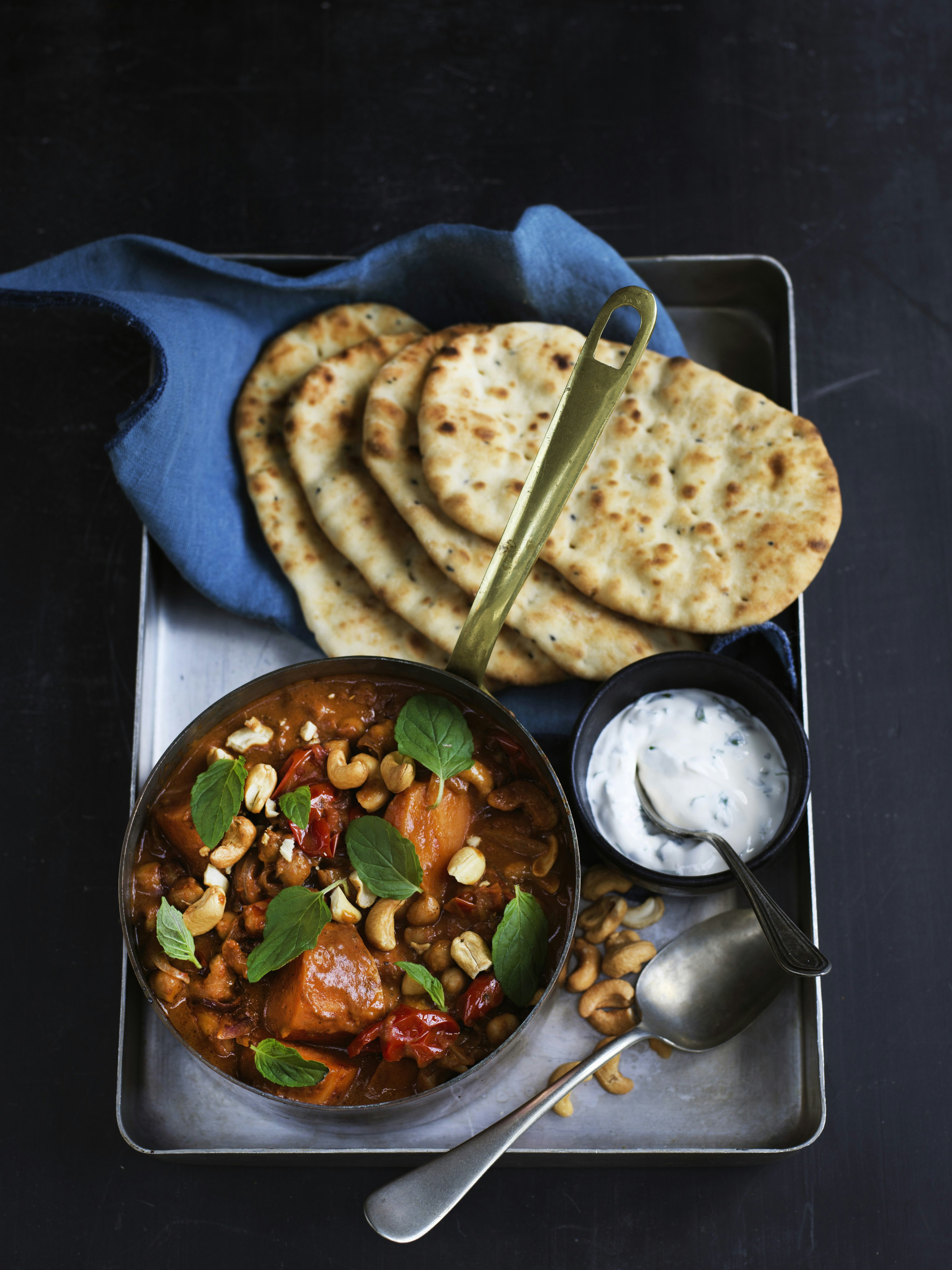 Sød kartoffelcurry med kikærter | SPIS BEDRE