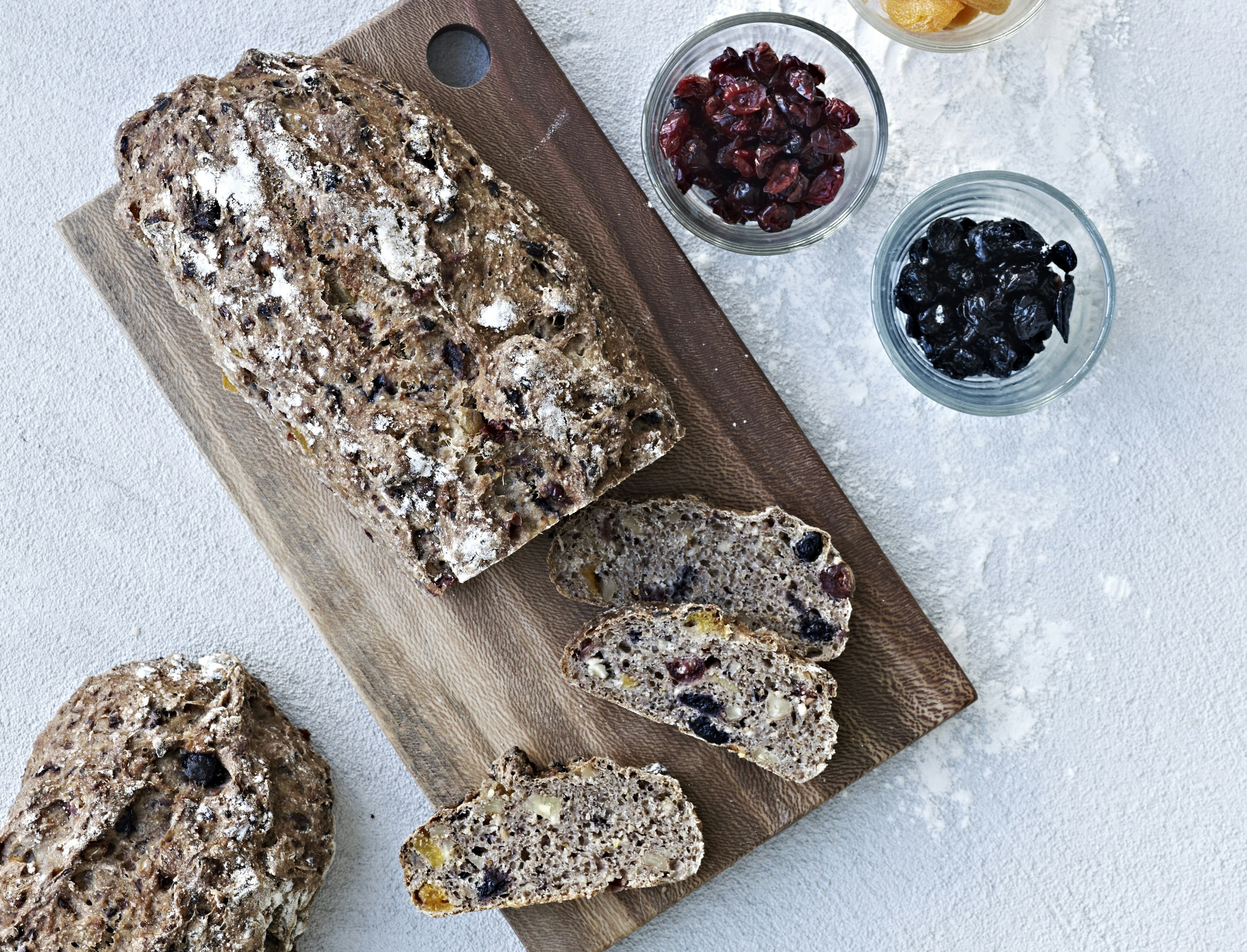 Sødligt brød med tørret frugt