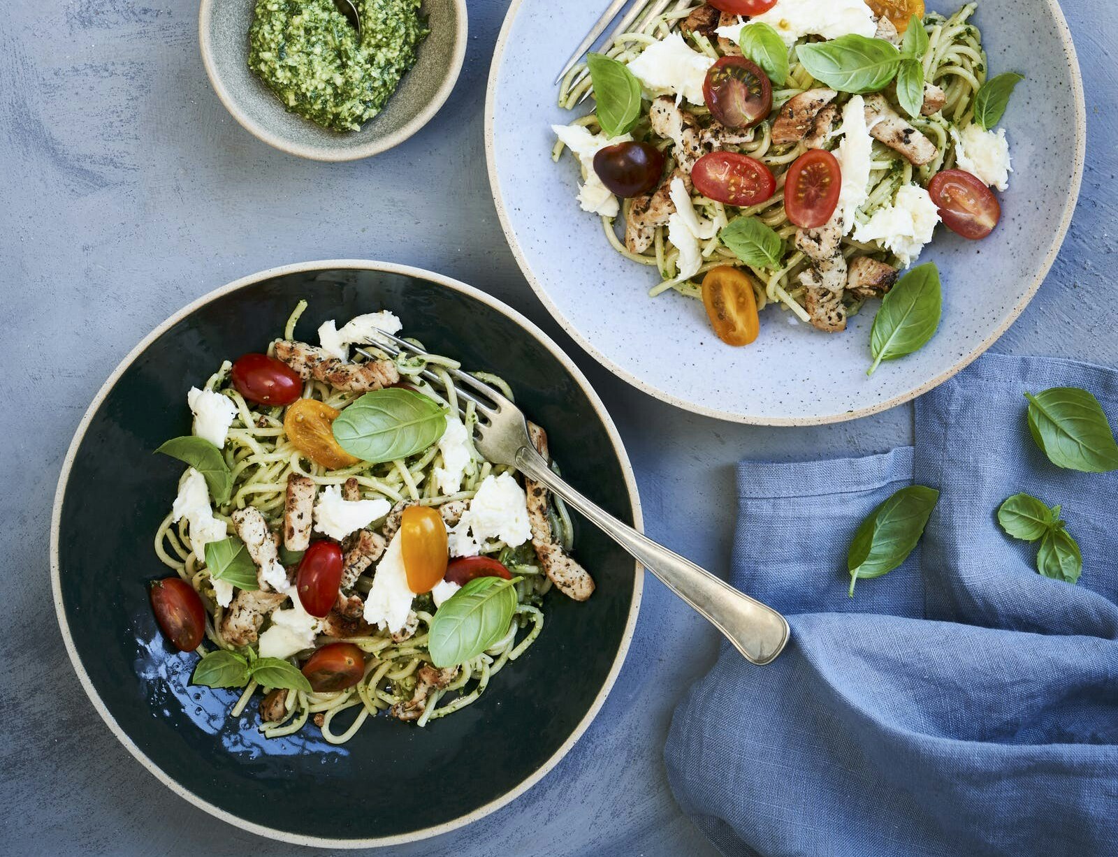Spaghetti med kalkun og hjemmelavet pesto